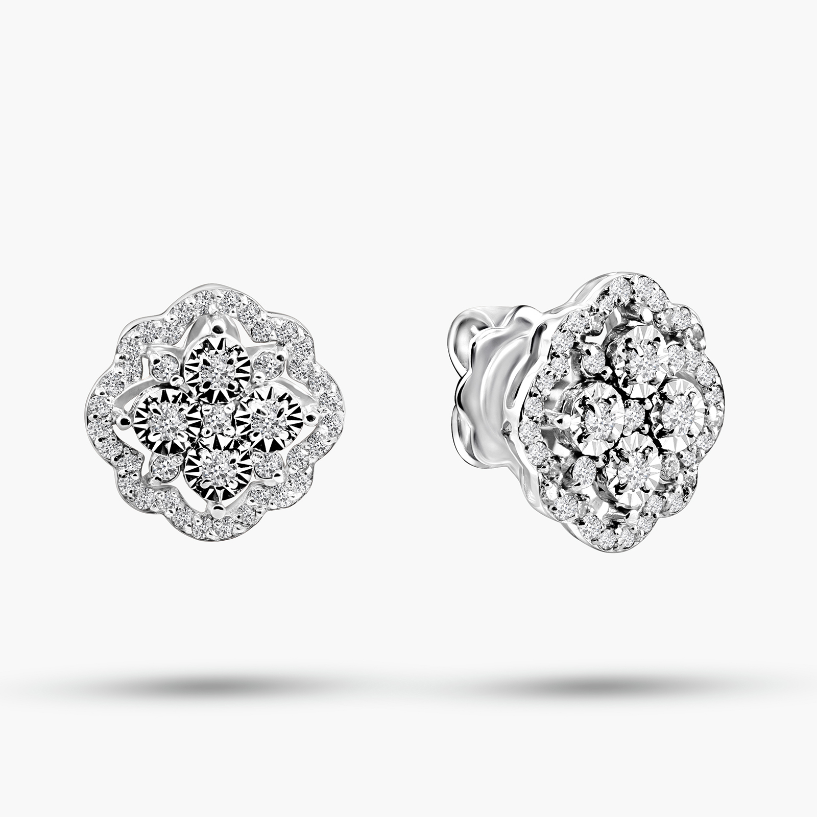 עגילי זהב לבן 14K בעיצוב פרח משובץ יהלומים