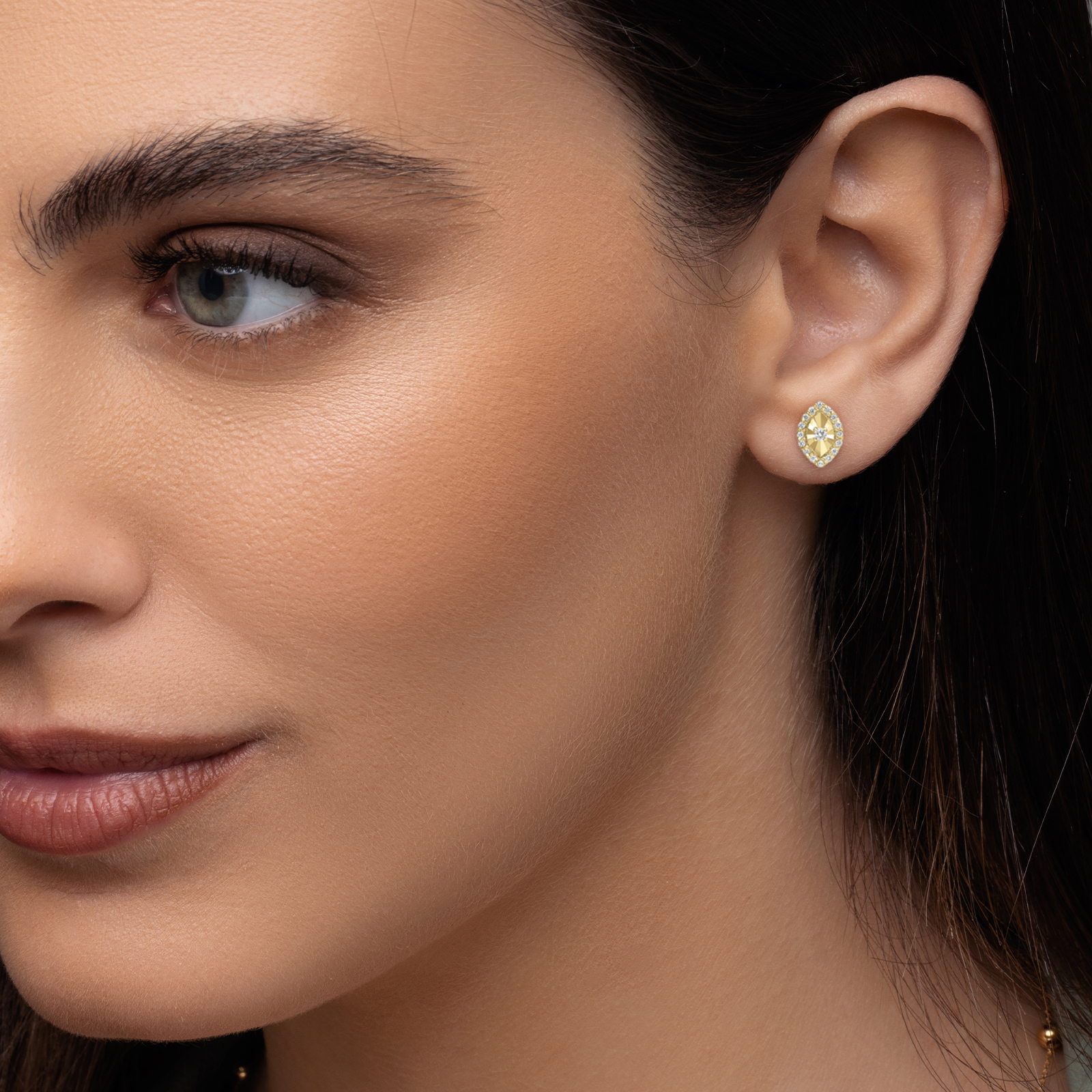 עגילי תיאה בשיבוץ יהלומים