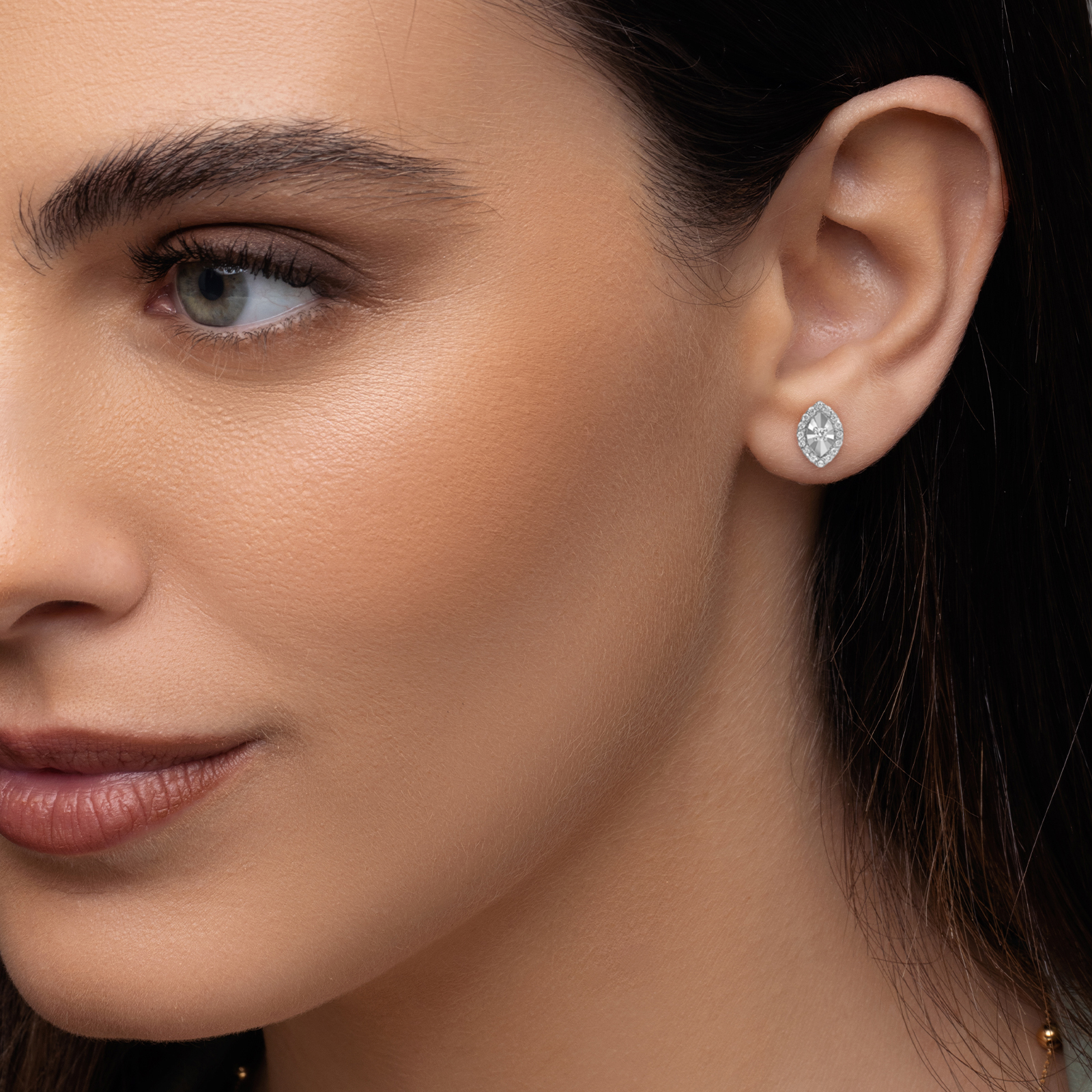 עגילי תיאה בשיבוץ יהלומים