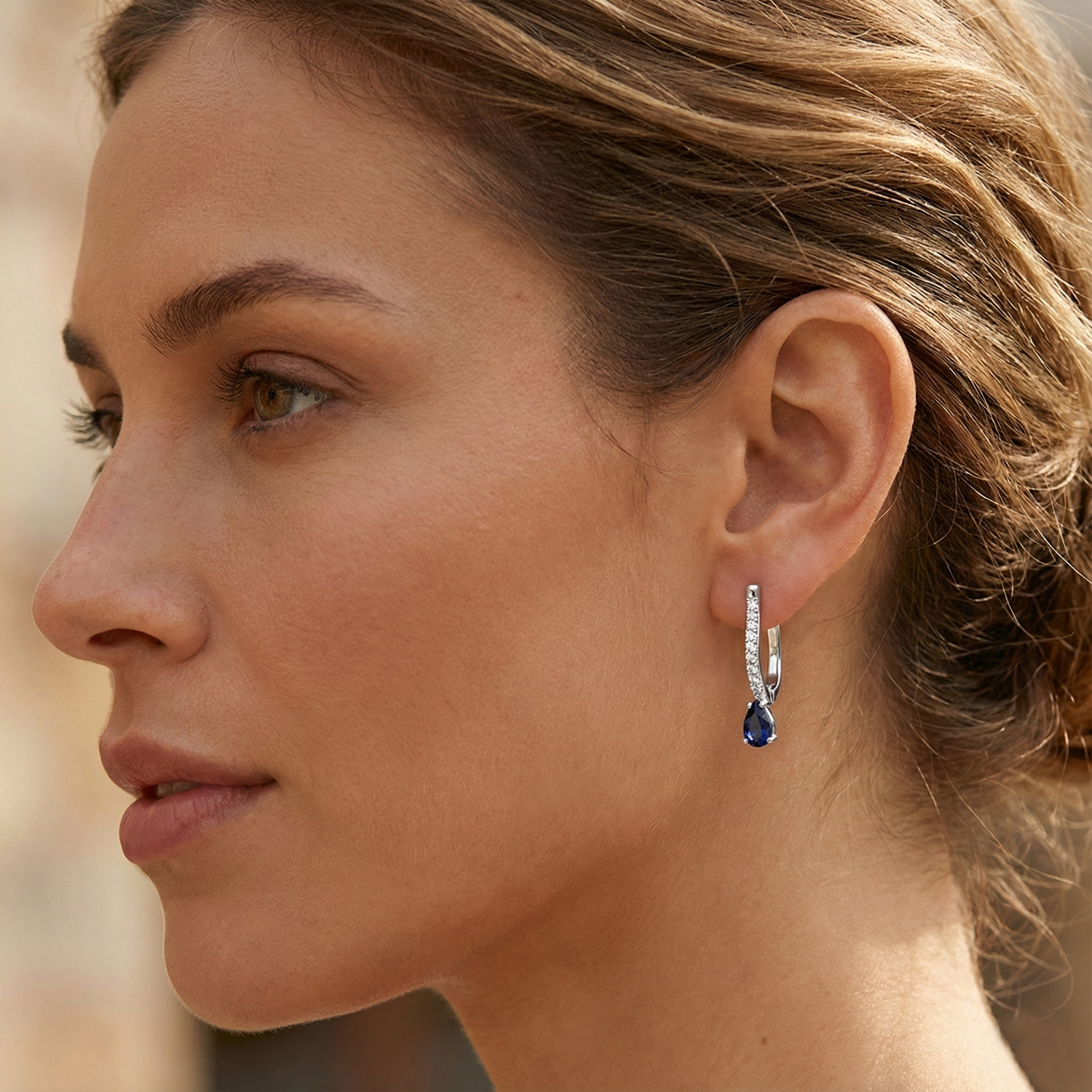 עגיל יהלומים עם ספיר בחיתוך טיפה