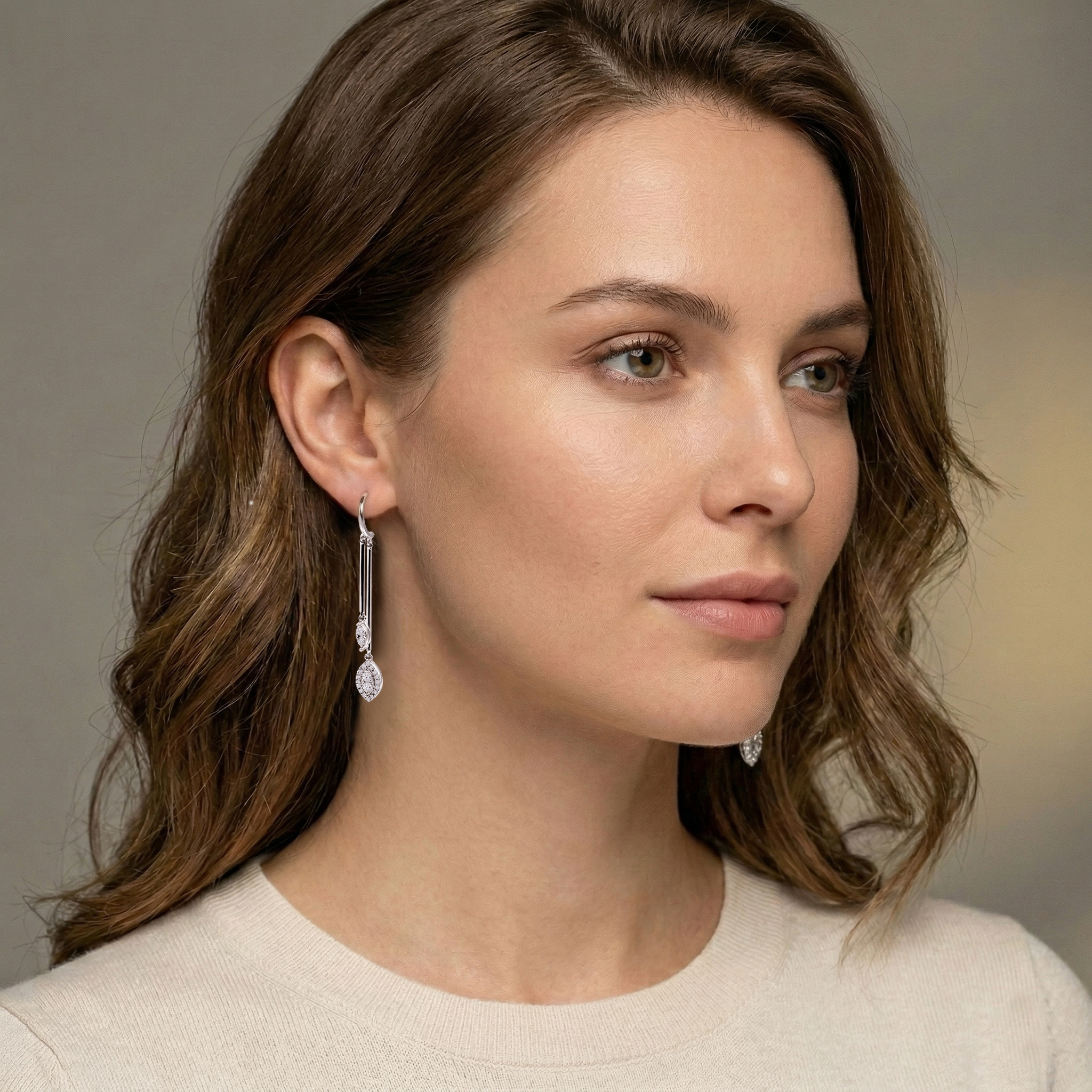 עגילי זהב 14K משובצים יהלומים בעיצוב טיפה תלוי ארוך