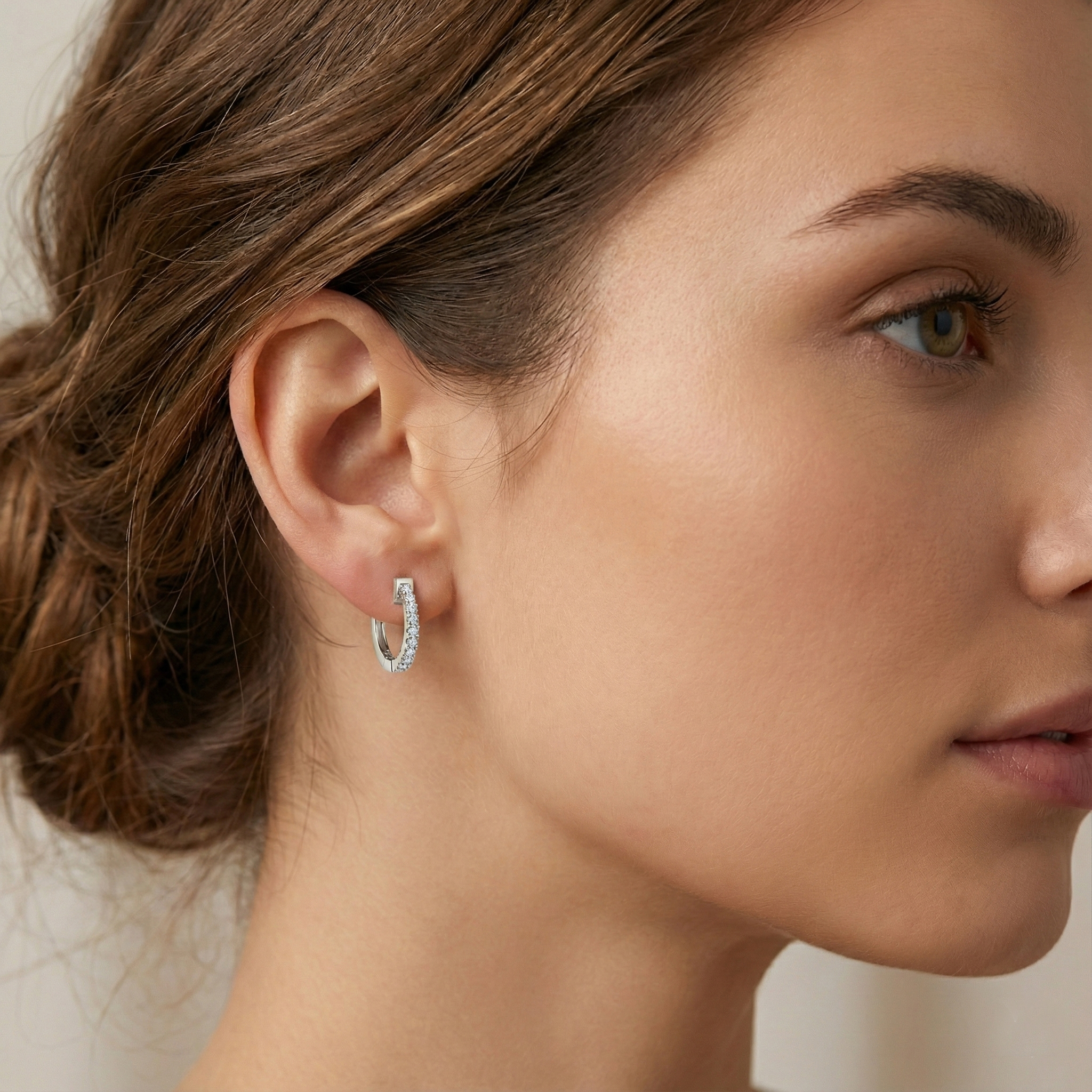 עגילי זהב לבן 14K משובצים יהלומים