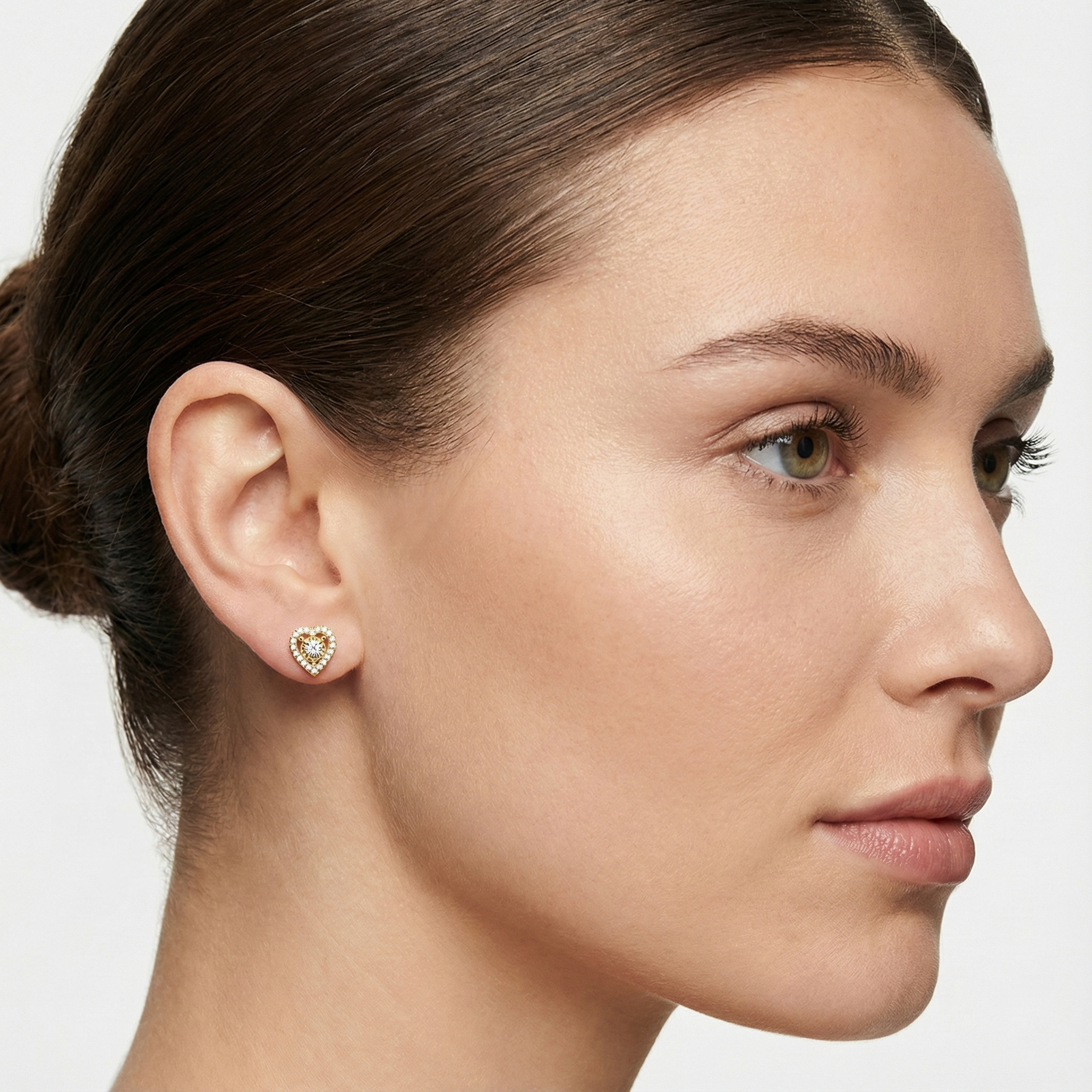 עגילי זהב 14K משובצים יהלומים בצורת לב