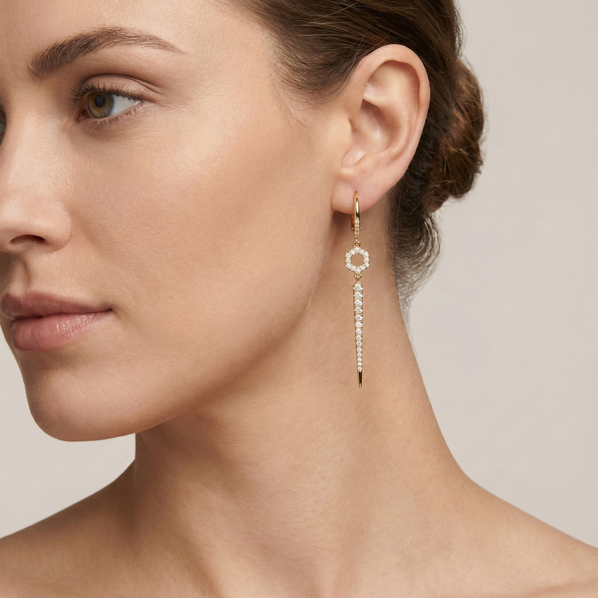 עגילי זהב 14K משובצים יהלומים עם תליון מאורך