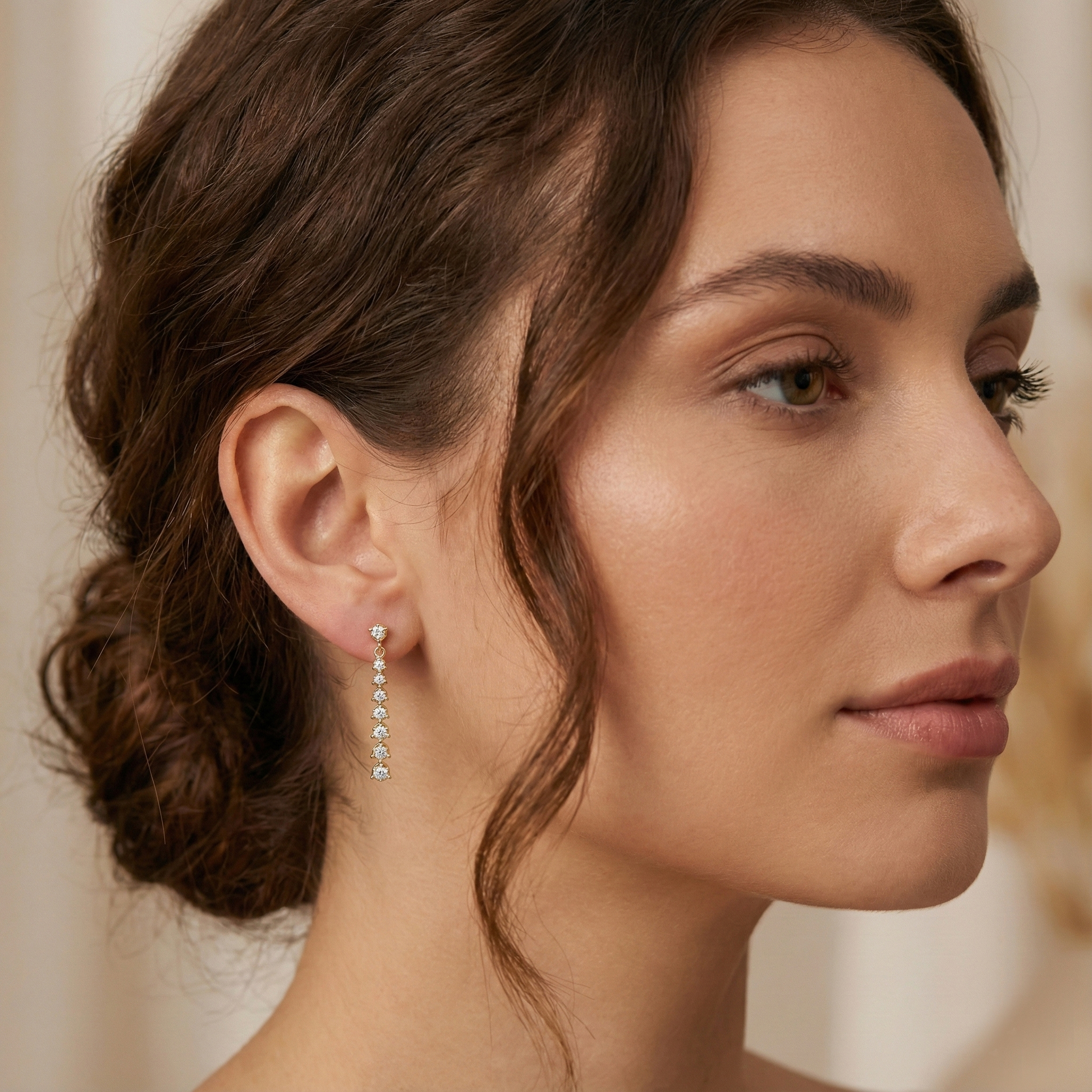 עגילי זהב 14K משובצים יהלומים בתלייה ישרה