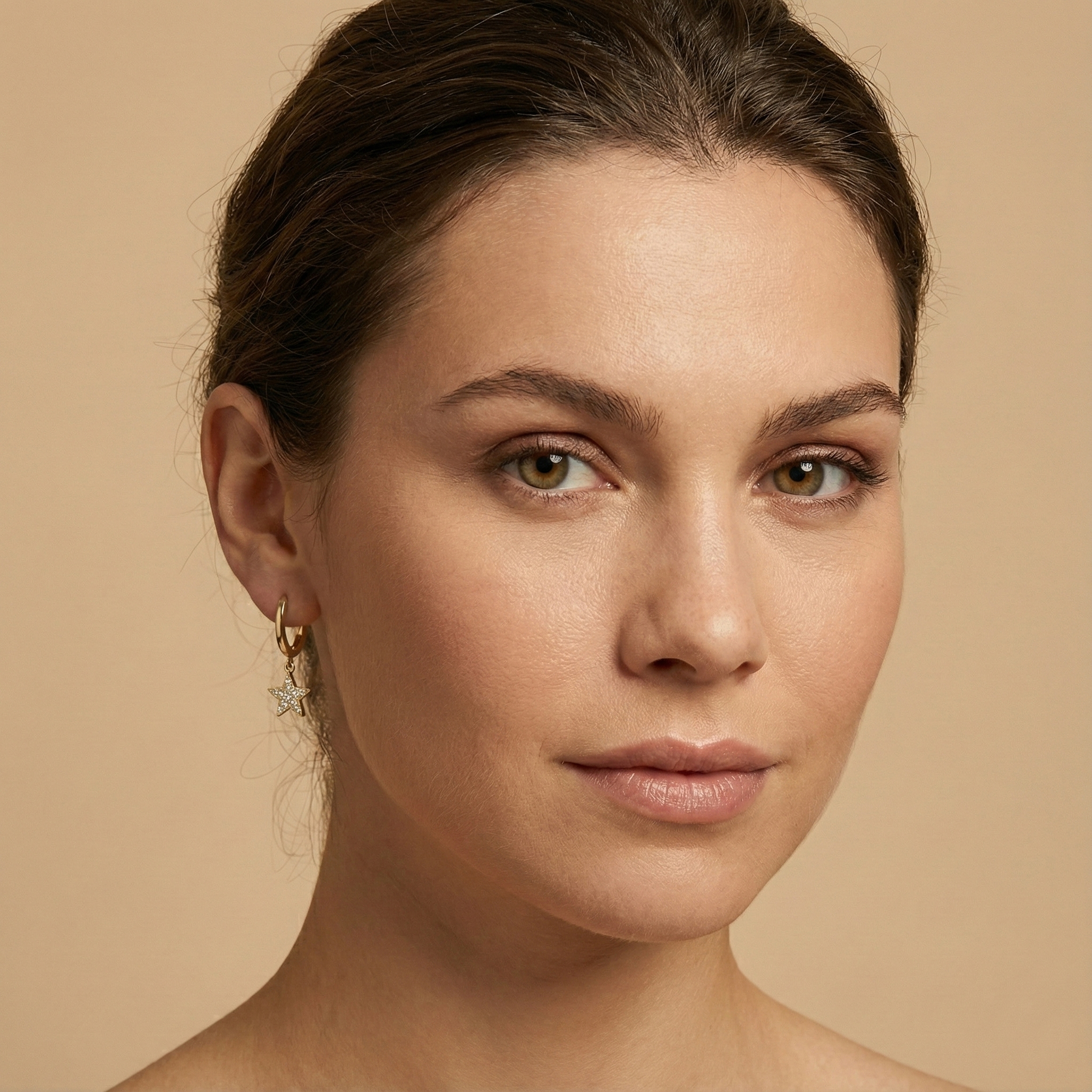 עגילי זהב 14K משובצים יהלומים עם תליון כוכב