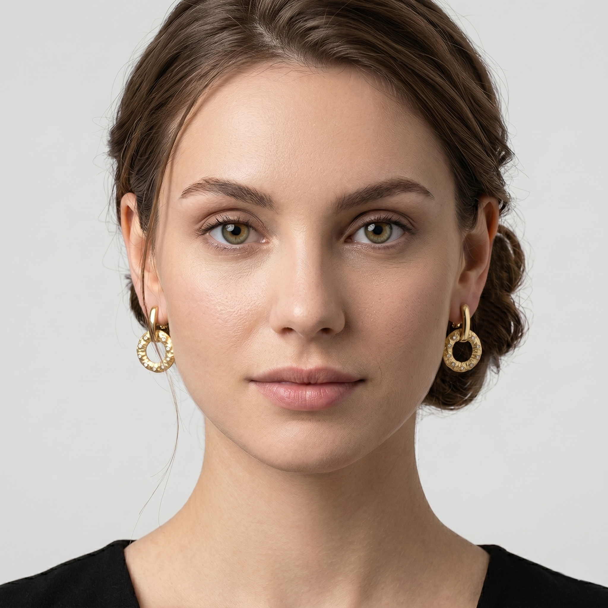 עגילי זהב 14K משובצים יהלומים בעיצוב חישוק תלוי