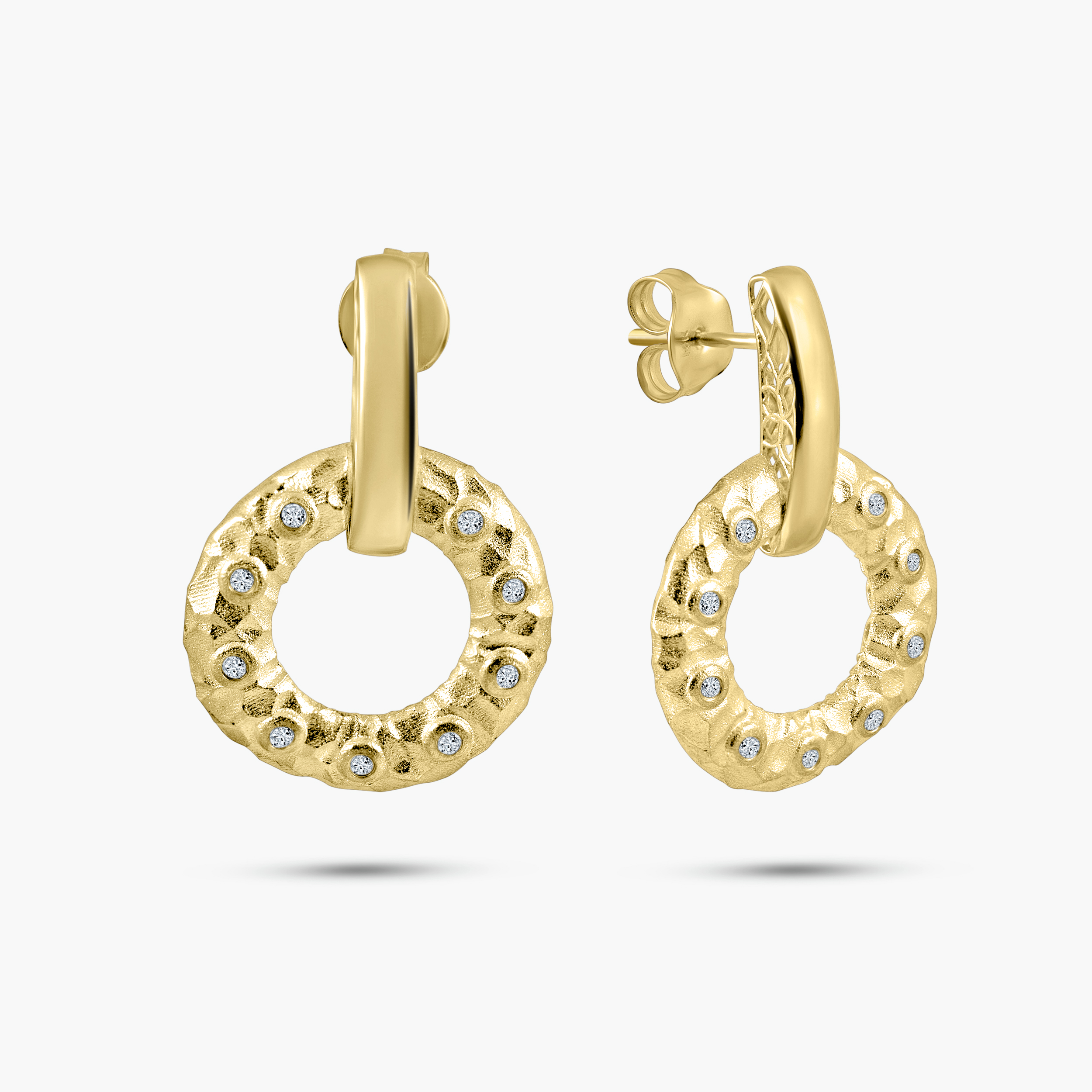 עגילי זהב 14K משובצים יהלומים בעיצוב חישוק תלוי