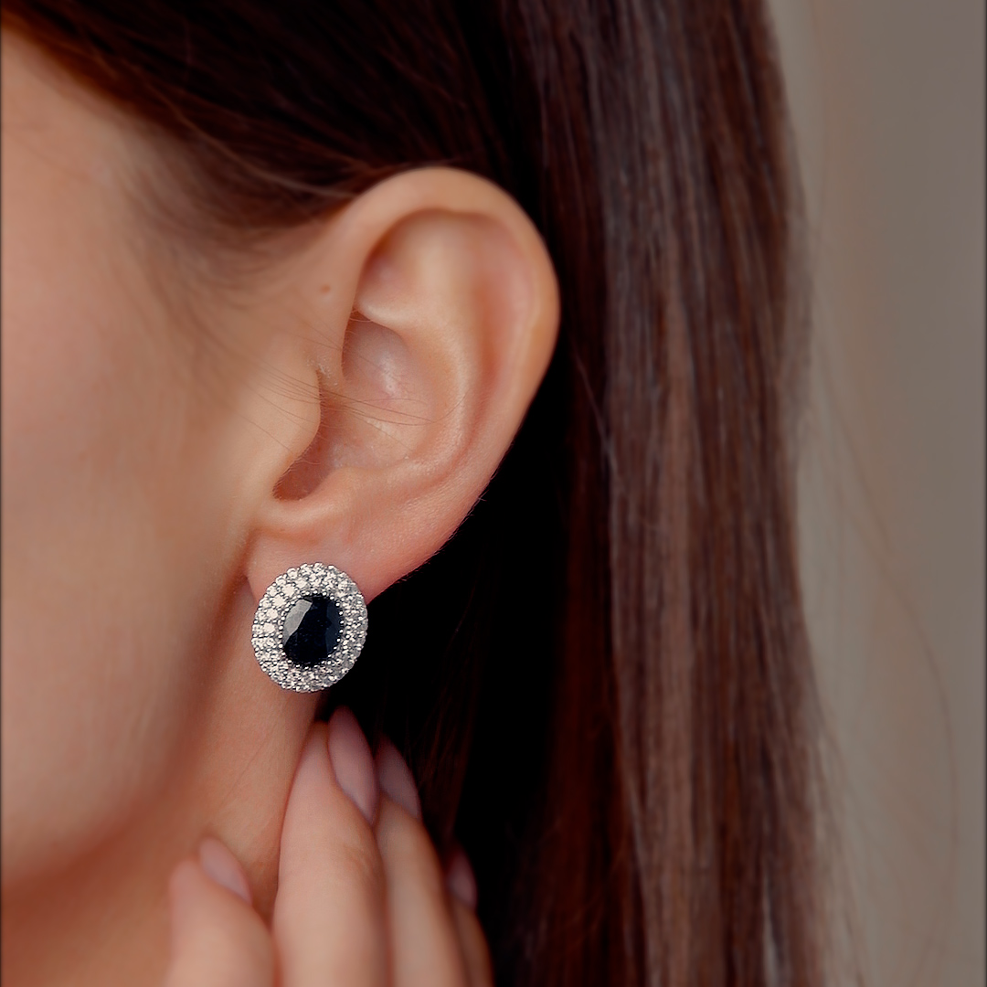 עגילי זהב משובצים באבני ספיר ויהלומים