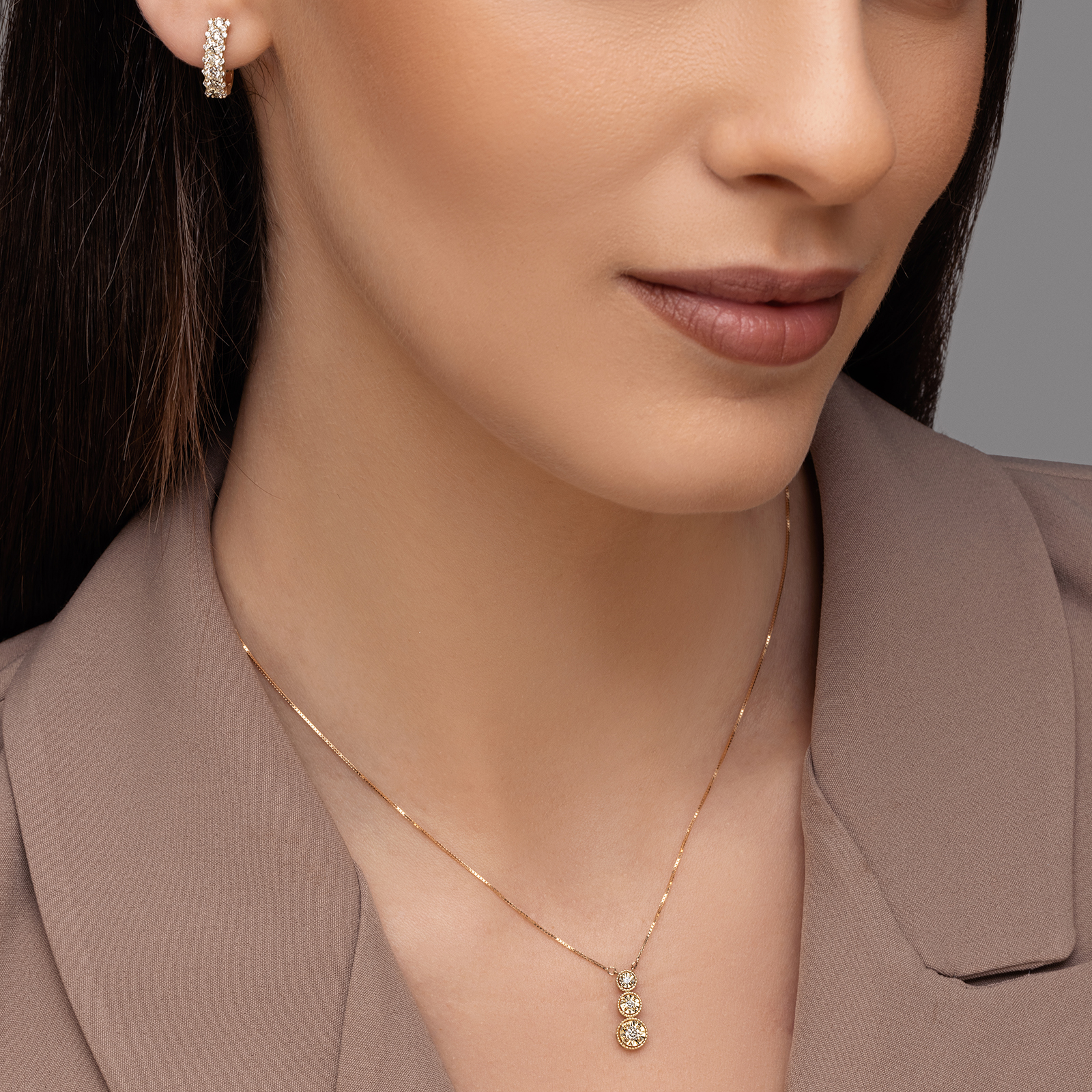 תליון זהב עם 3 מעגלי היהלומים