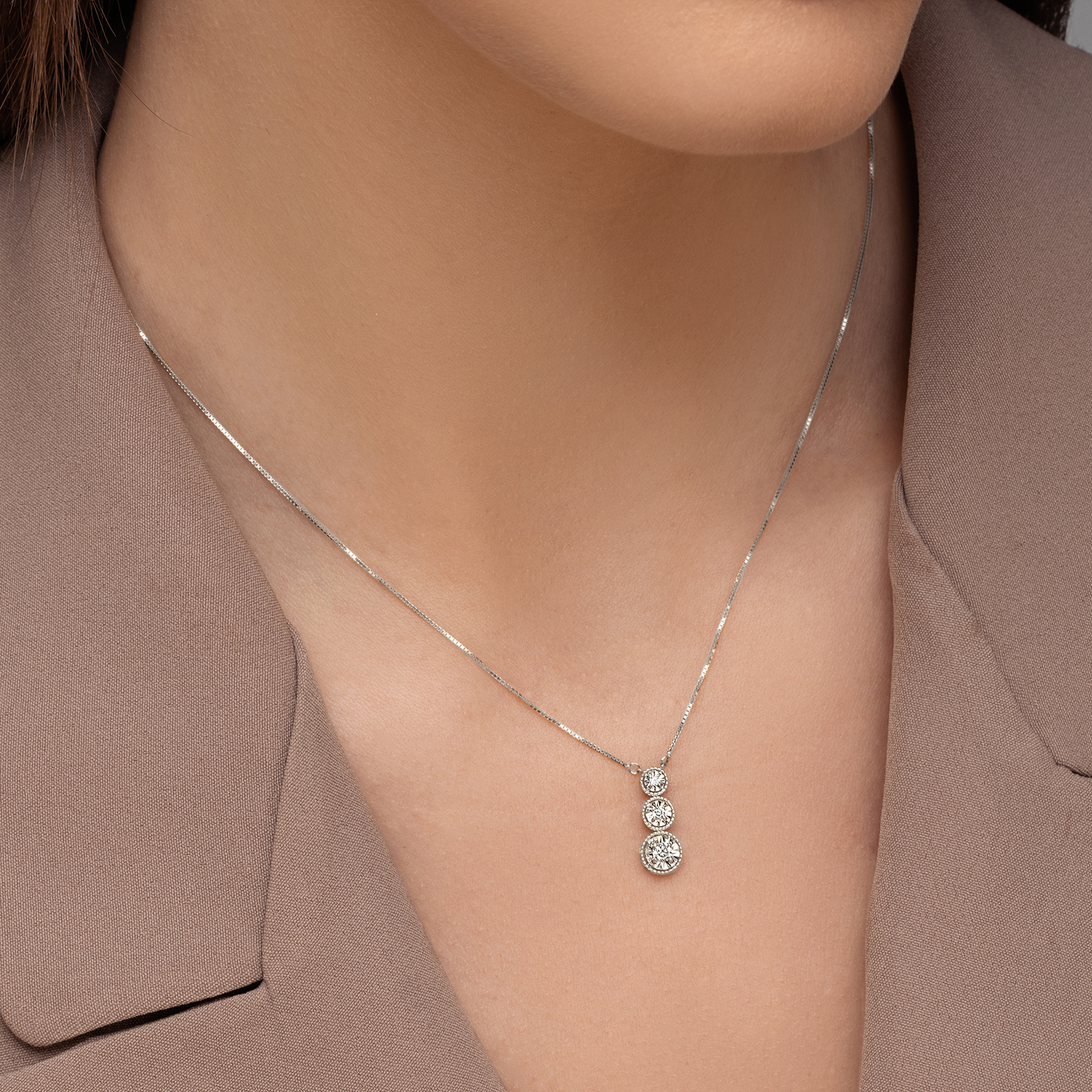 תליון זהב עם 3 מעגלי היהלומים