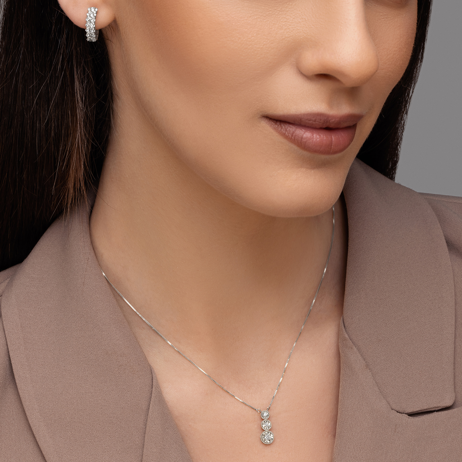 תליון זהב עם 3 מעגלי היהלומים