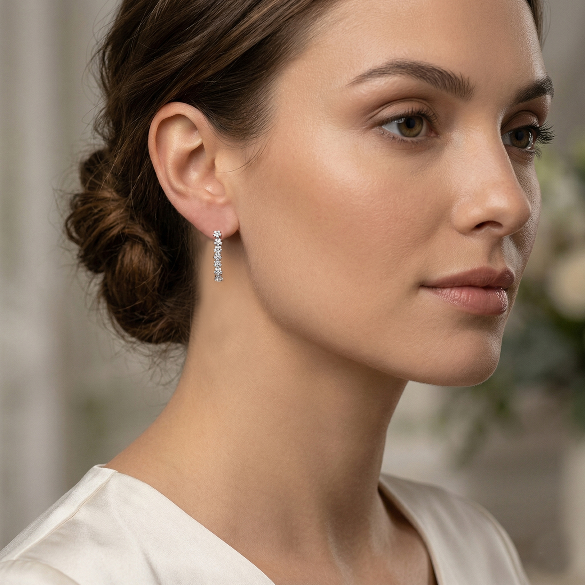 עגילי זהב 14K משובצים יהלומים בעיצוב תלוי 2.5 ס"מ