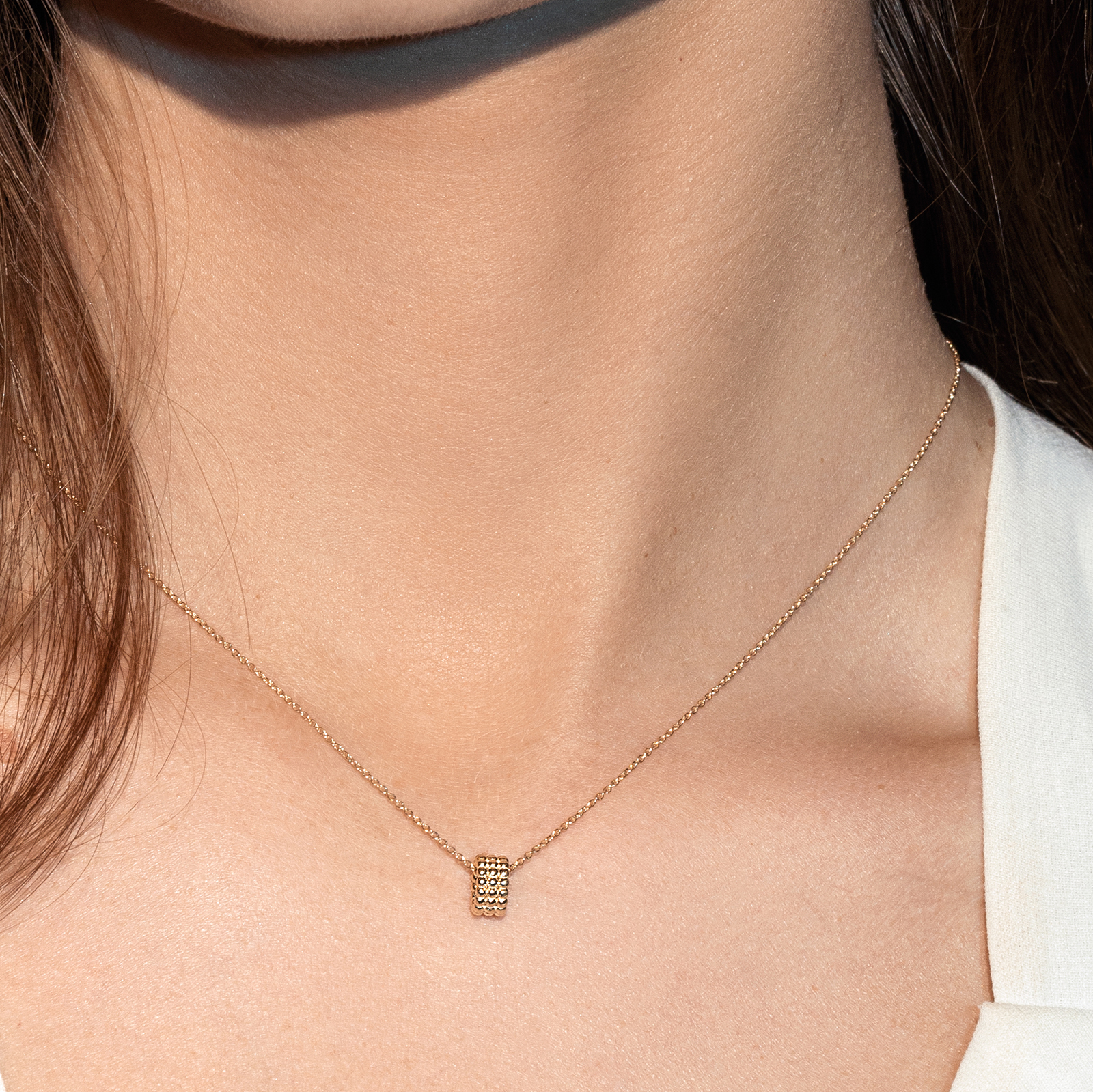 שרשרת עם תליון חישוק משובץ יהלומים