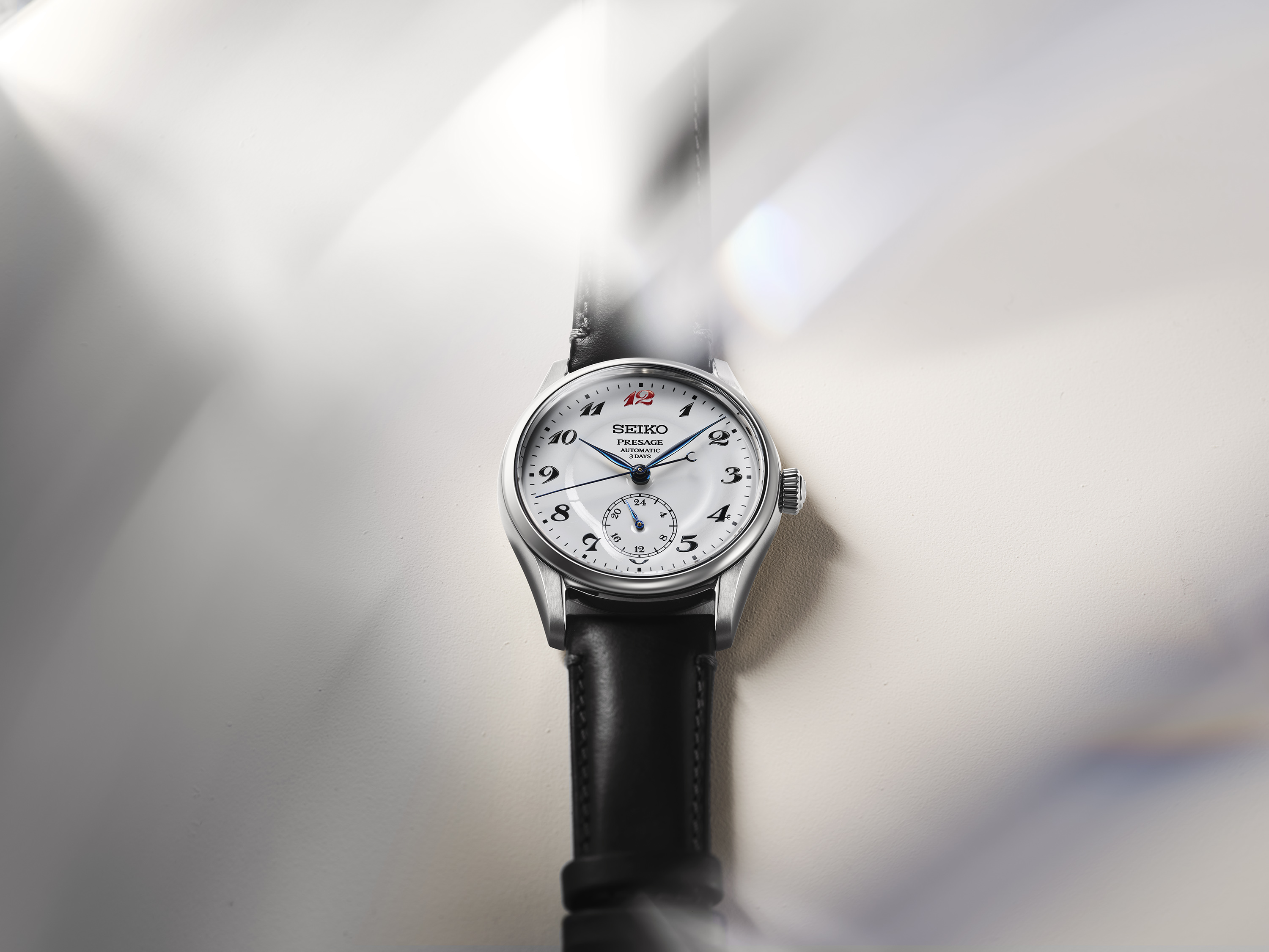 Seiko Presage Classic Series בשילוב לוח אמייל