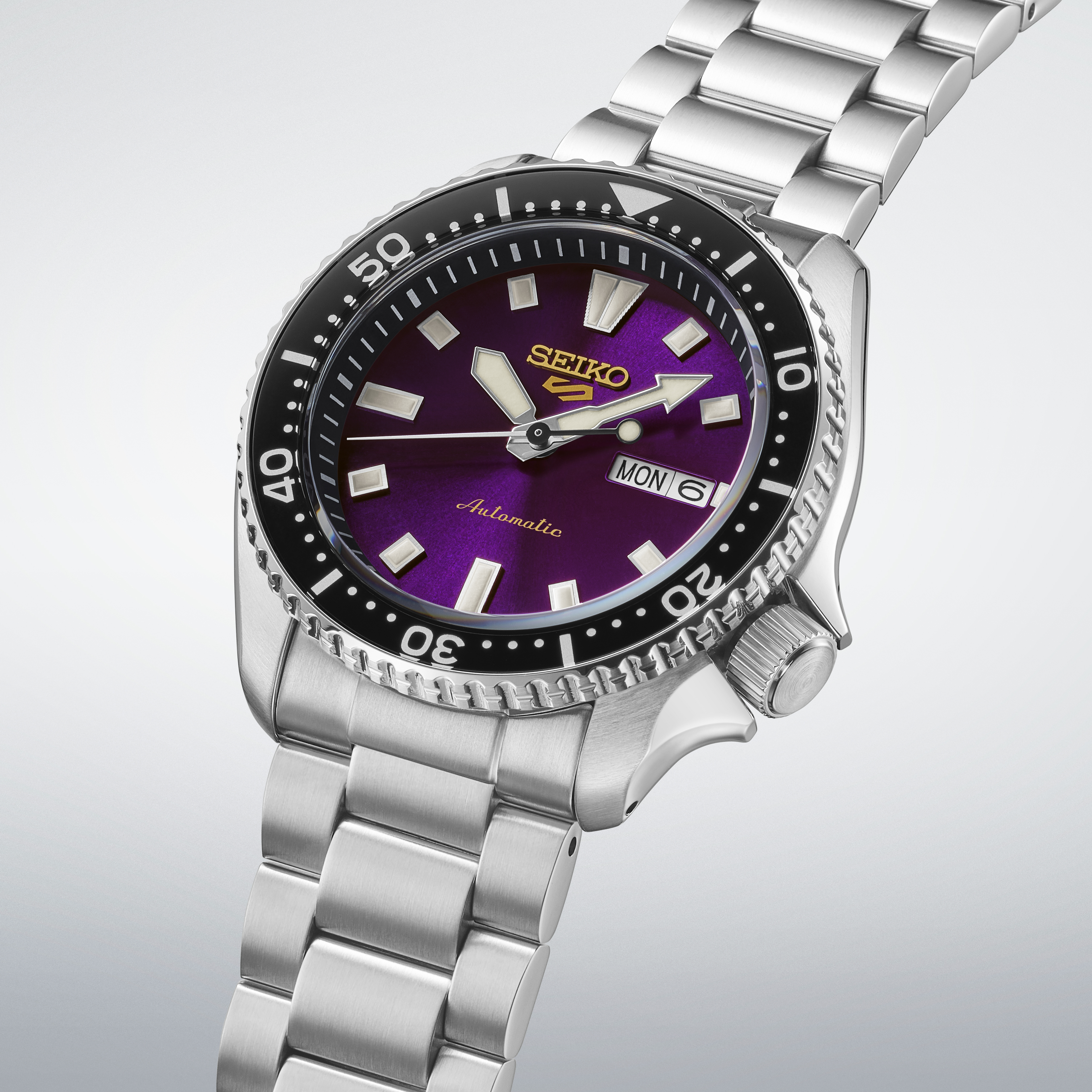 Seiko Seiko 5 sport במהדורה מוגבלת לציון 145 שנים לSEIKO
