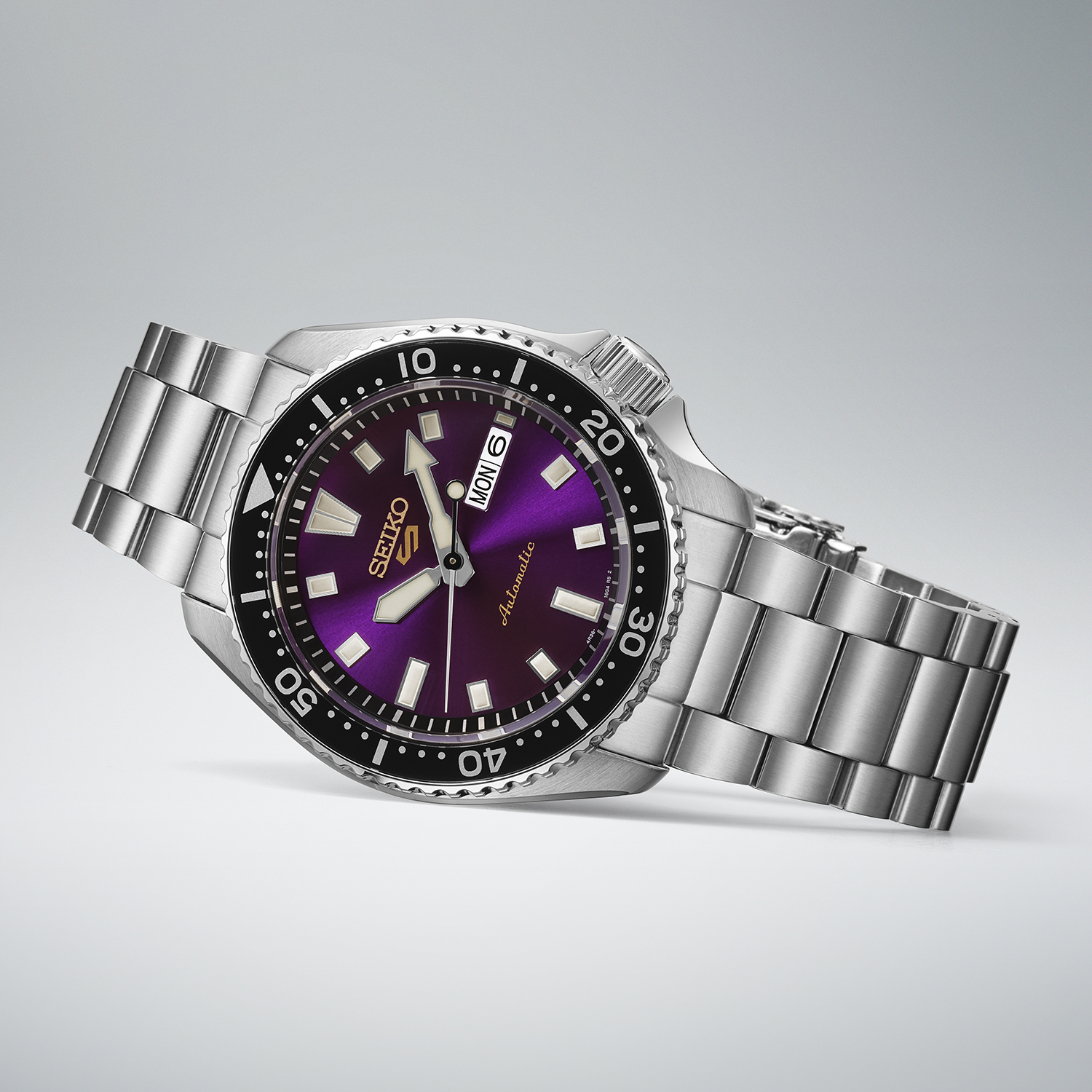 Seiko Seiko 5 sport במהדורה מוגבלת לציון 145 שנים לSEIKO
