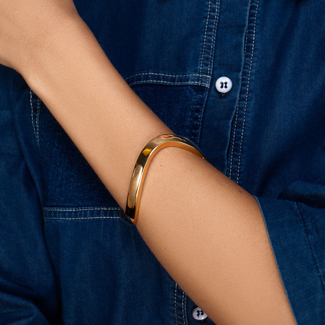 צמיד זהב בנגל בגימור מבריק בקוטר  6 ס"מ