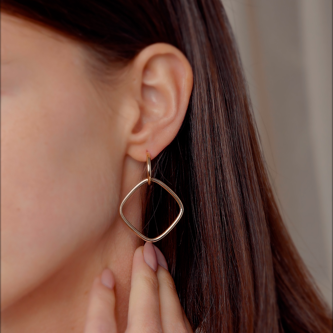 עגילי זהב תלויים גובה