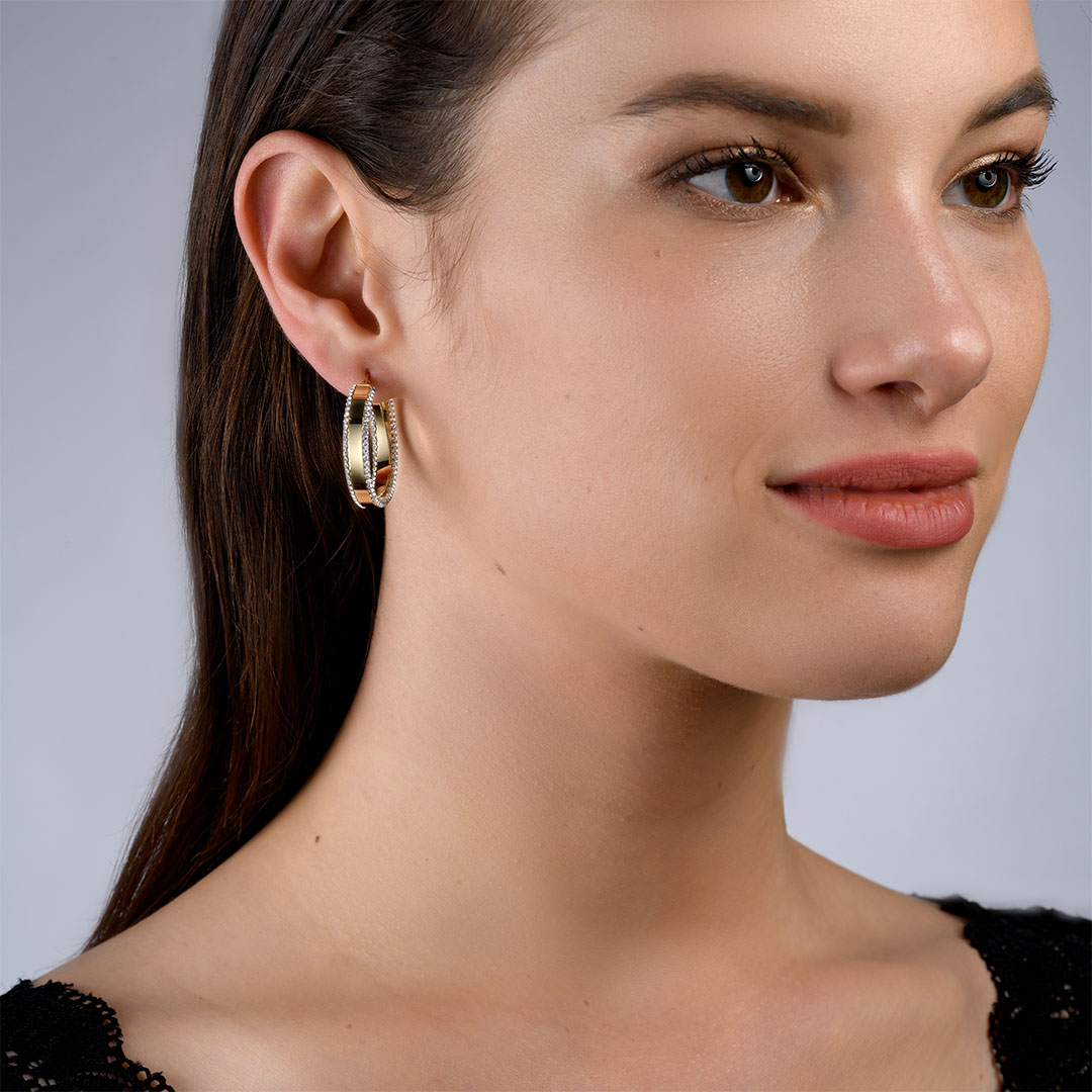 עגילי זהב חישוקים משובצים בזירקונים