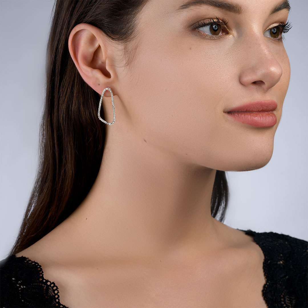 עגילי זהב 14K מאורכים ומשובצים זירקונים