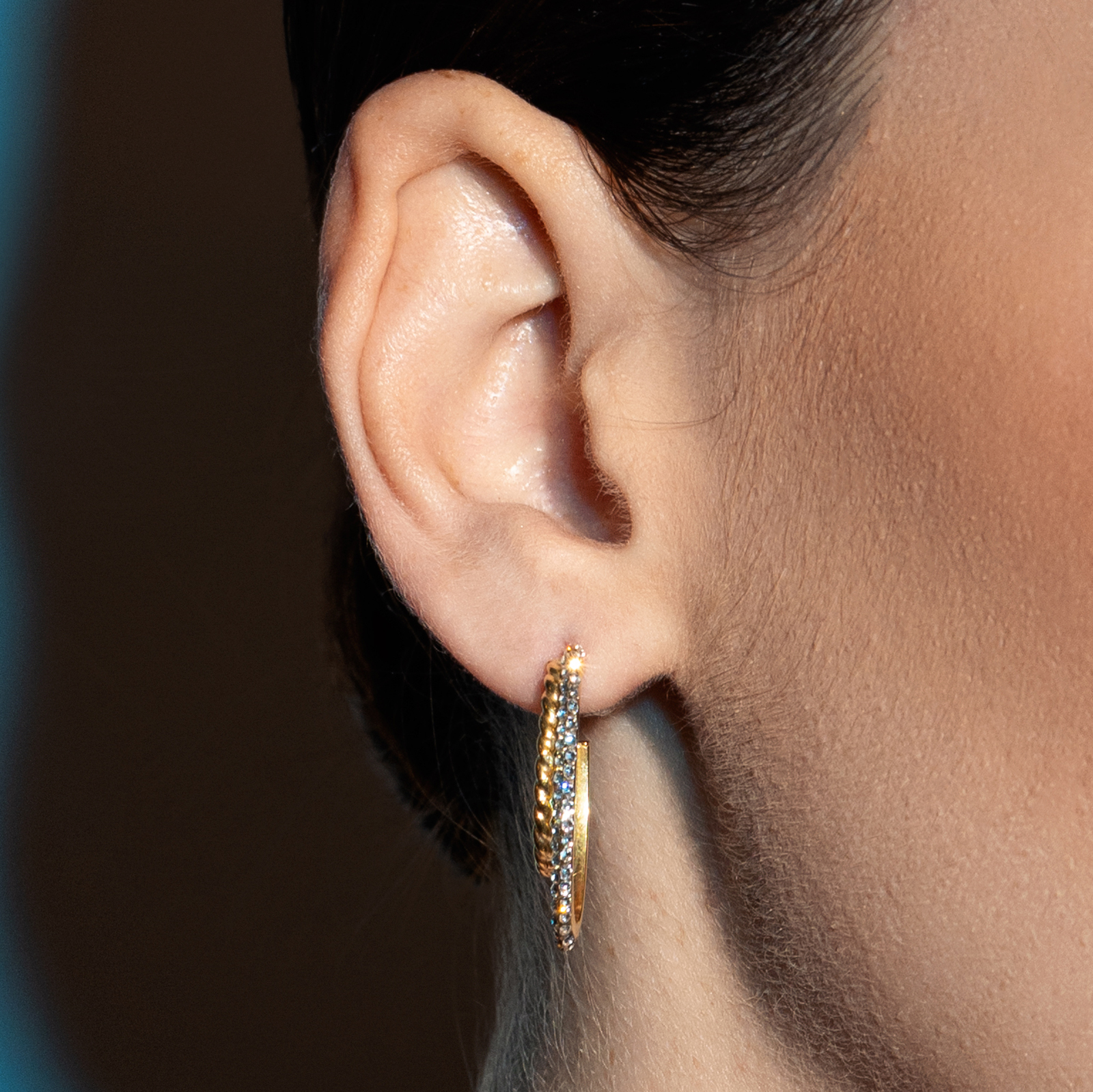 עגילי זהב שתי קשתות בשיבוץ זירקונים