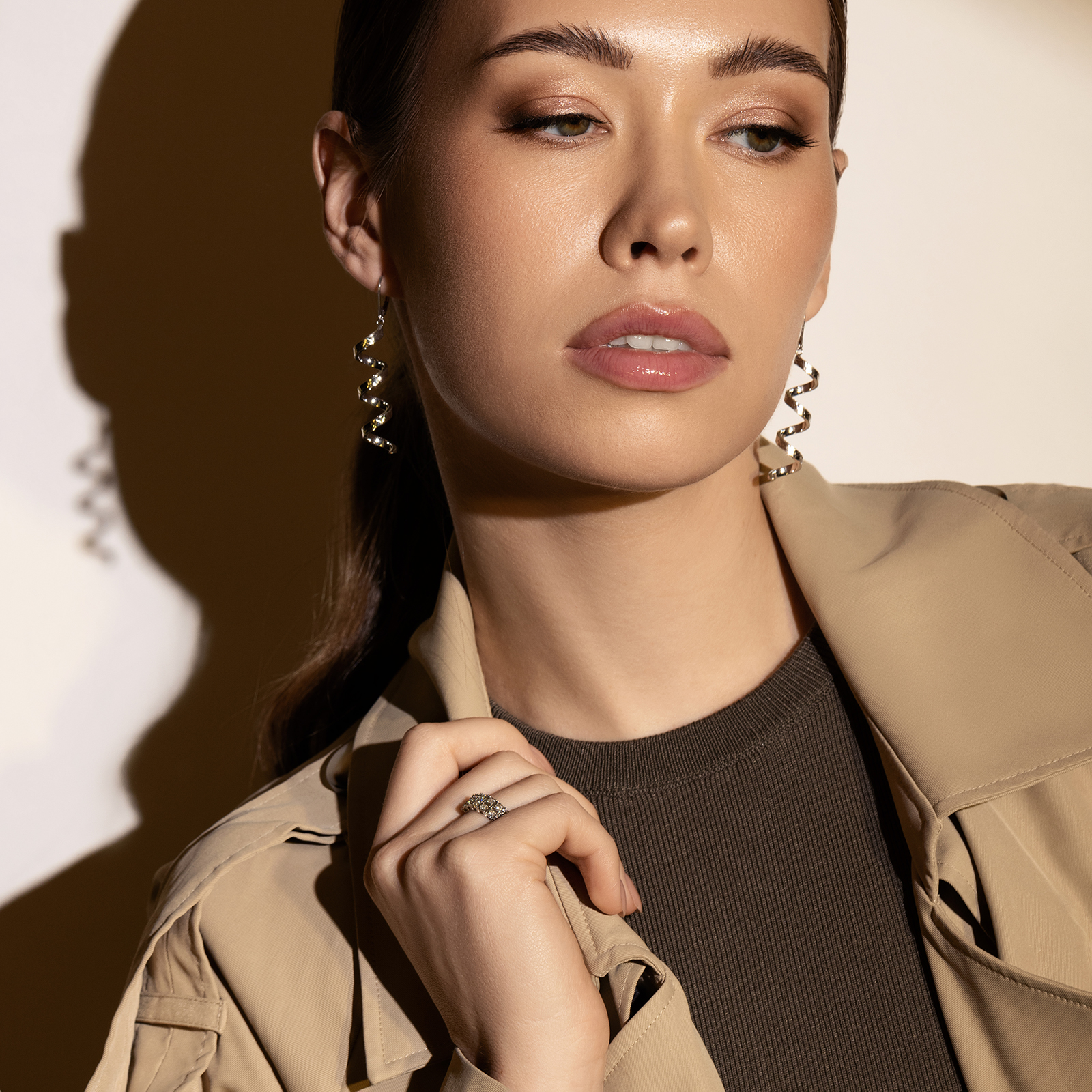 טבעת זהב משובצת יהלומים בעיצוב מאוורר