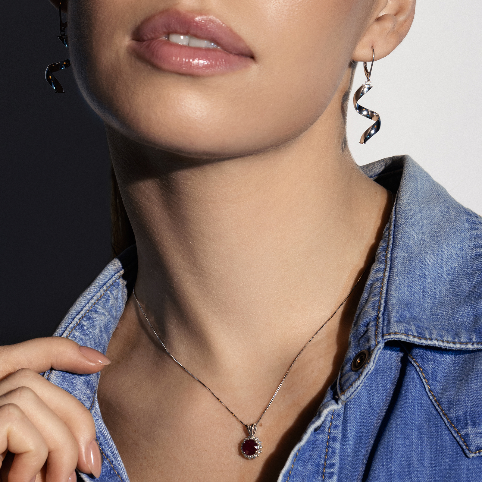 תליון זהב בשיבוץ רובי ויהלומים