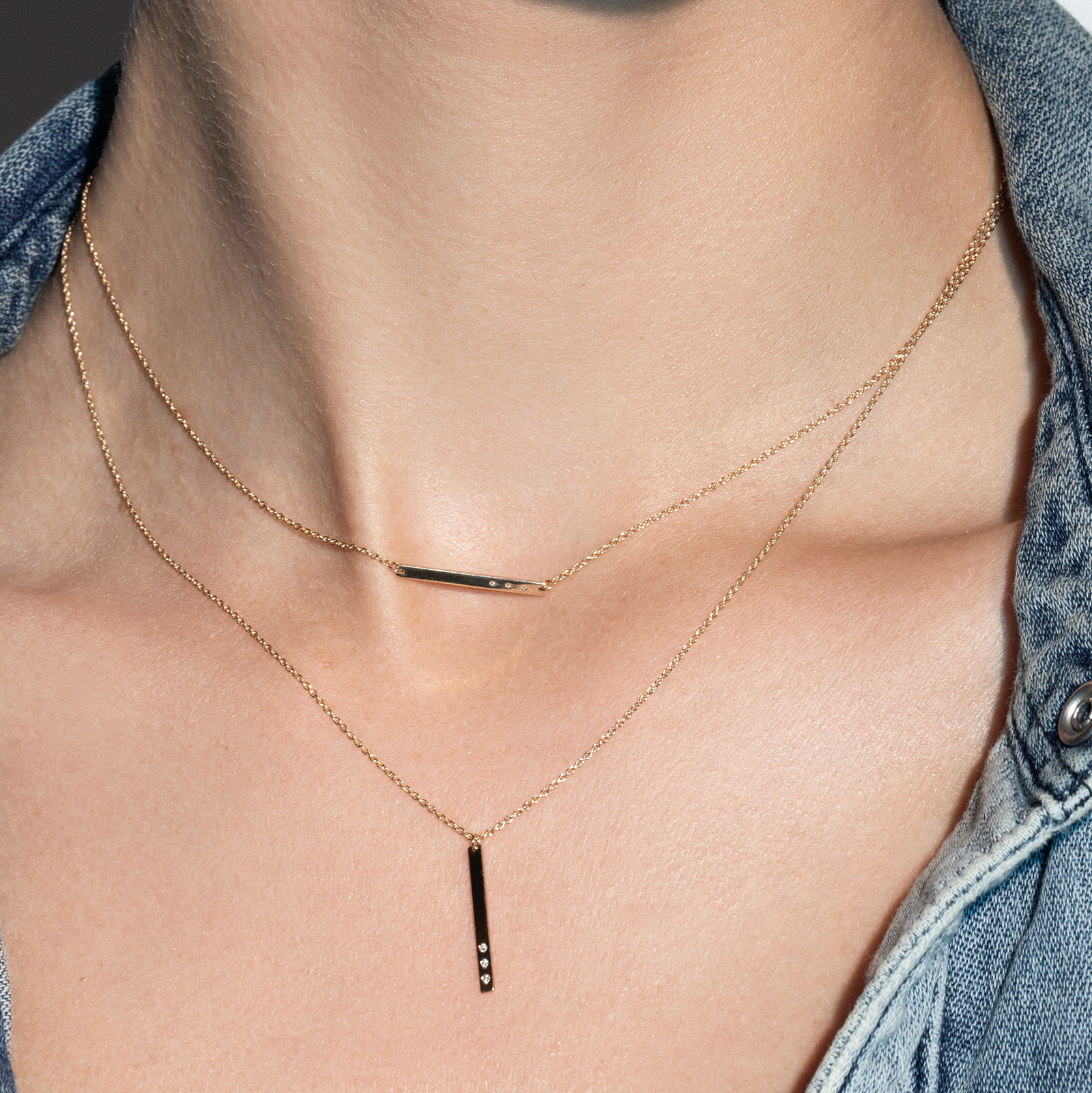 שרשרת זהב עם תליון פס משובץ יהלומים