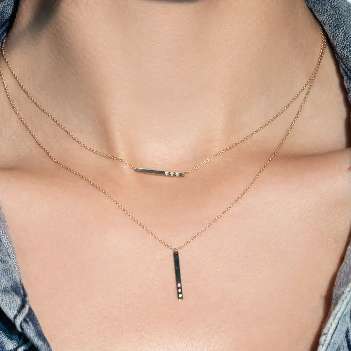 שרשרת זהב עם תליון פס משובץ יהלומים