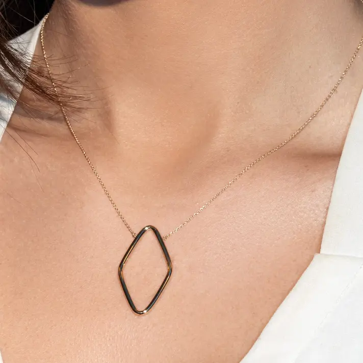 שרשרת זהב עם תליון מעוין מעוגל