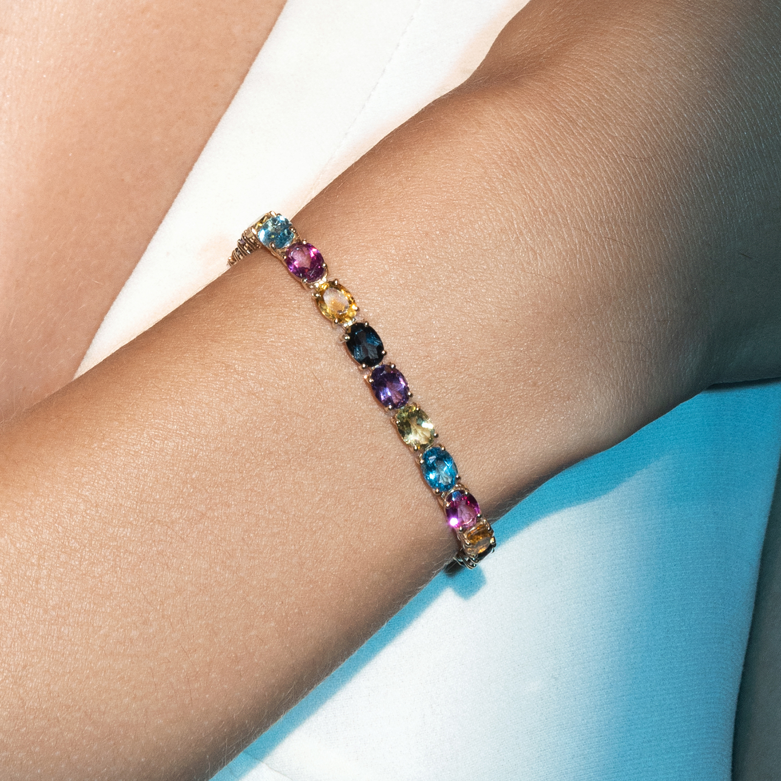 צמיד זהב מסדרת RAINBOW משובץ אבני חן יוקרתיות בחיתוך אובאלי