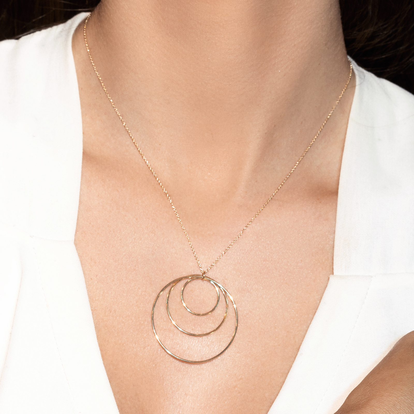 שרשרת מלודי זהב עם תליון חישוקים