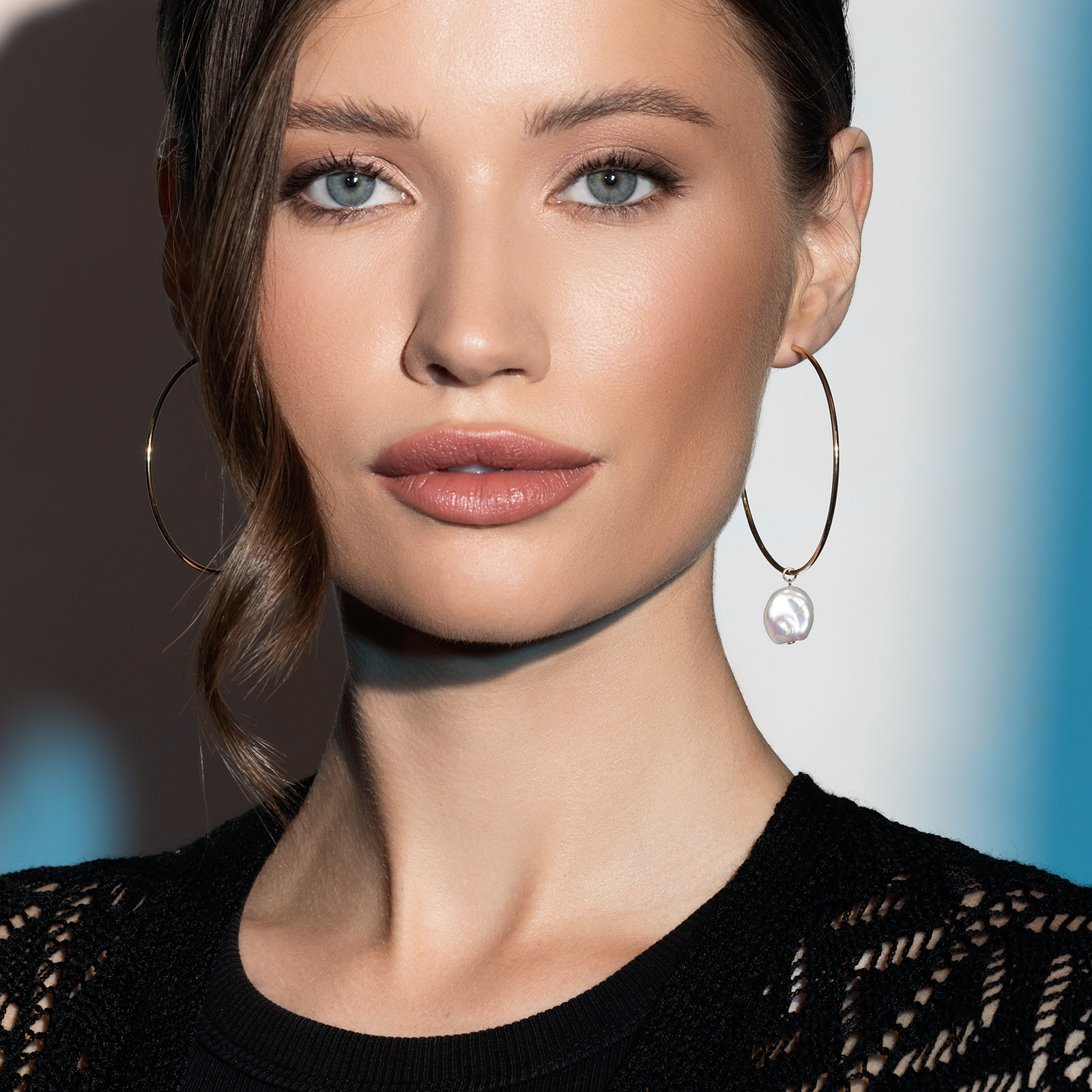 עגילי חישוק מזהב עם פנינים