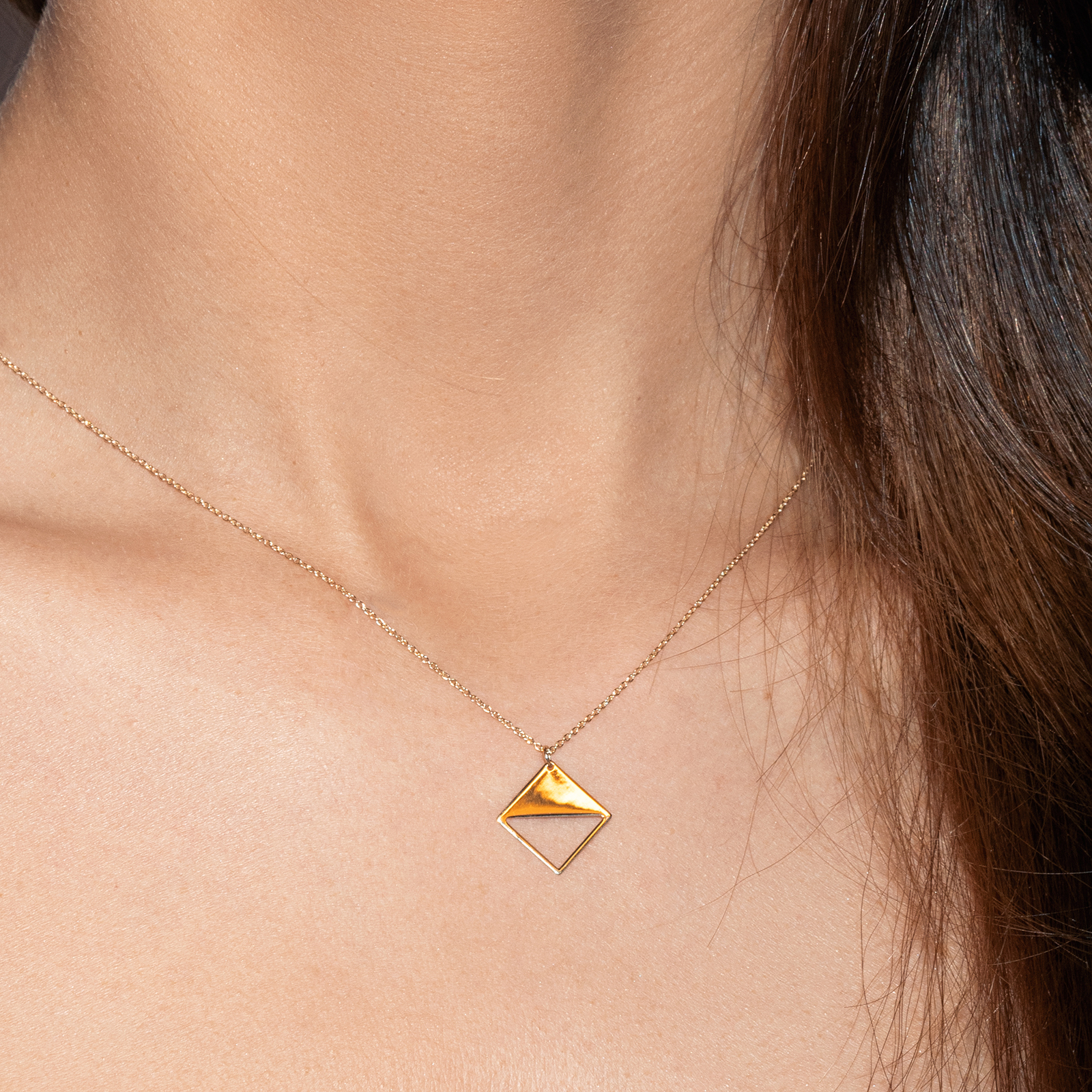 שרשרת זהב עם תליון מעוין