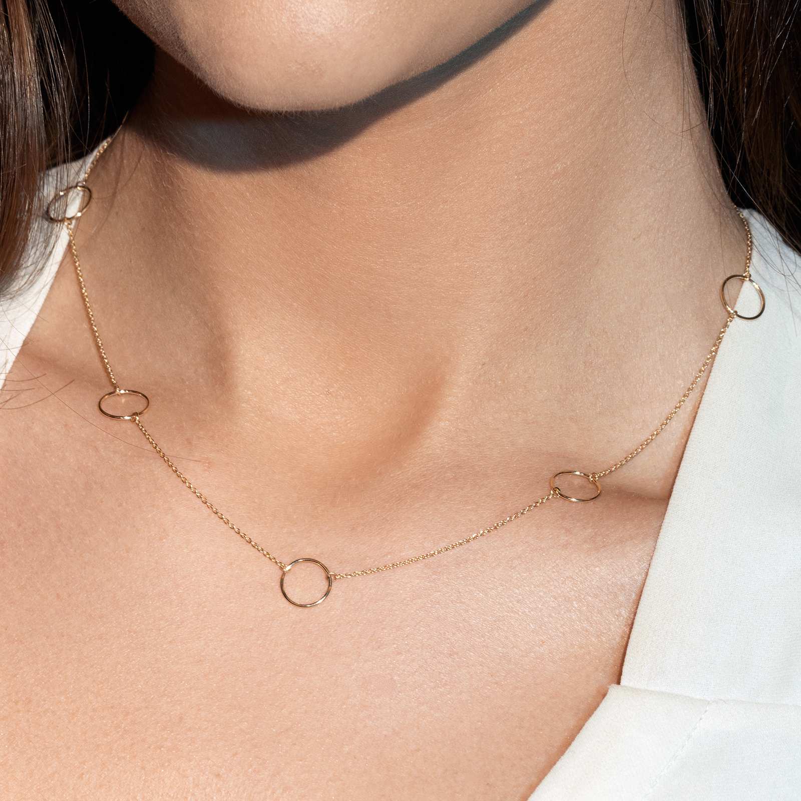 שרשרת זהב עם חישוקי זהב