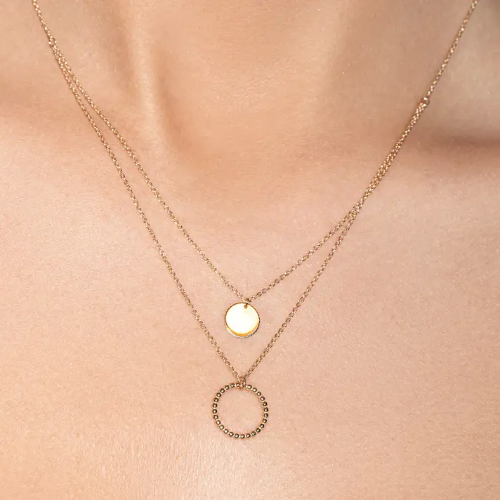 שרשרת זהב כפולה עם שני תליוני זהב עגולים