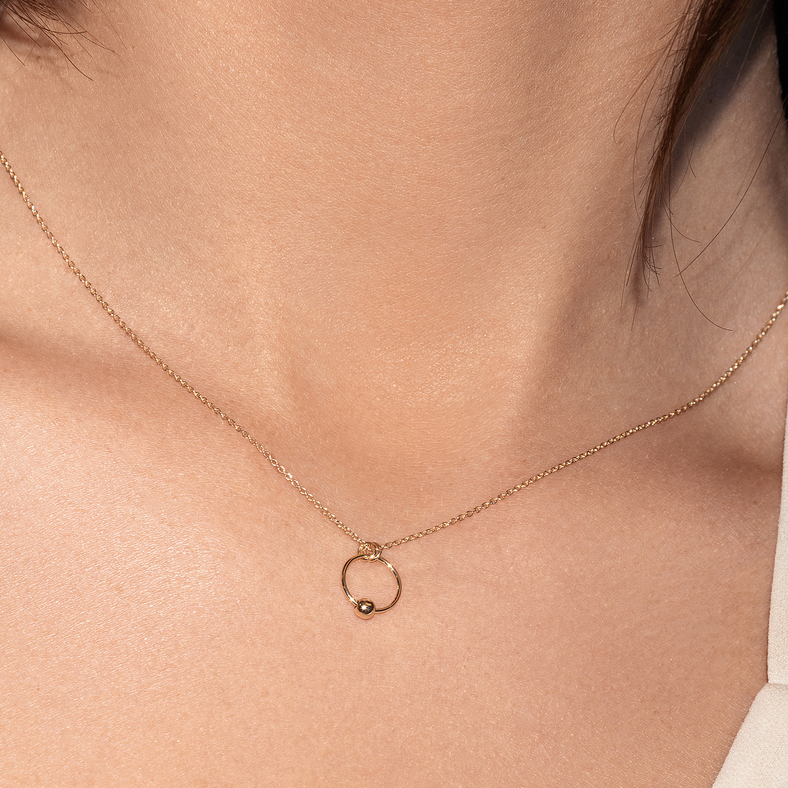 שרשרת זהב בשילוב טבעות זהב בגדלים שונים