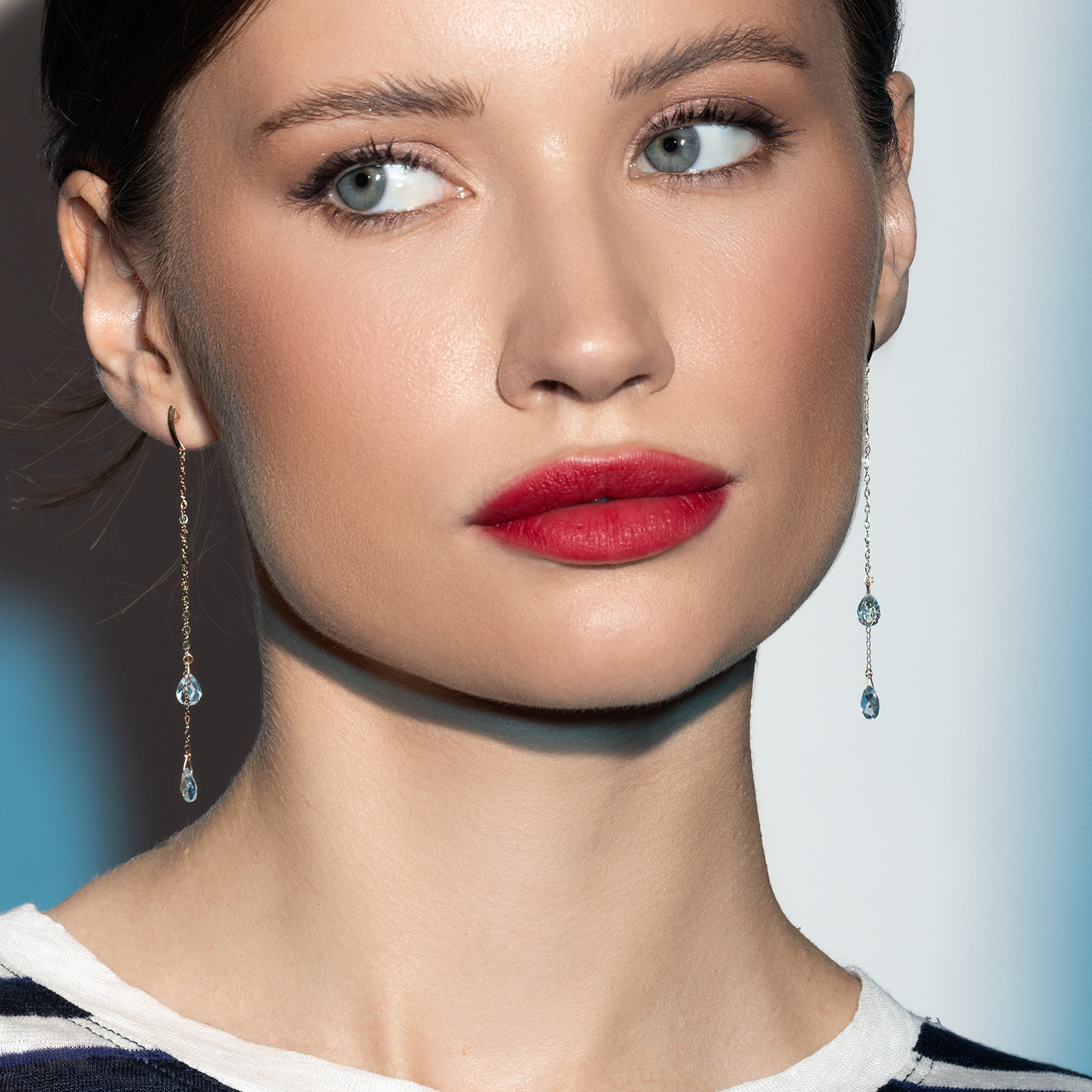 עגילי זהב ארוכים עם בלו טופז