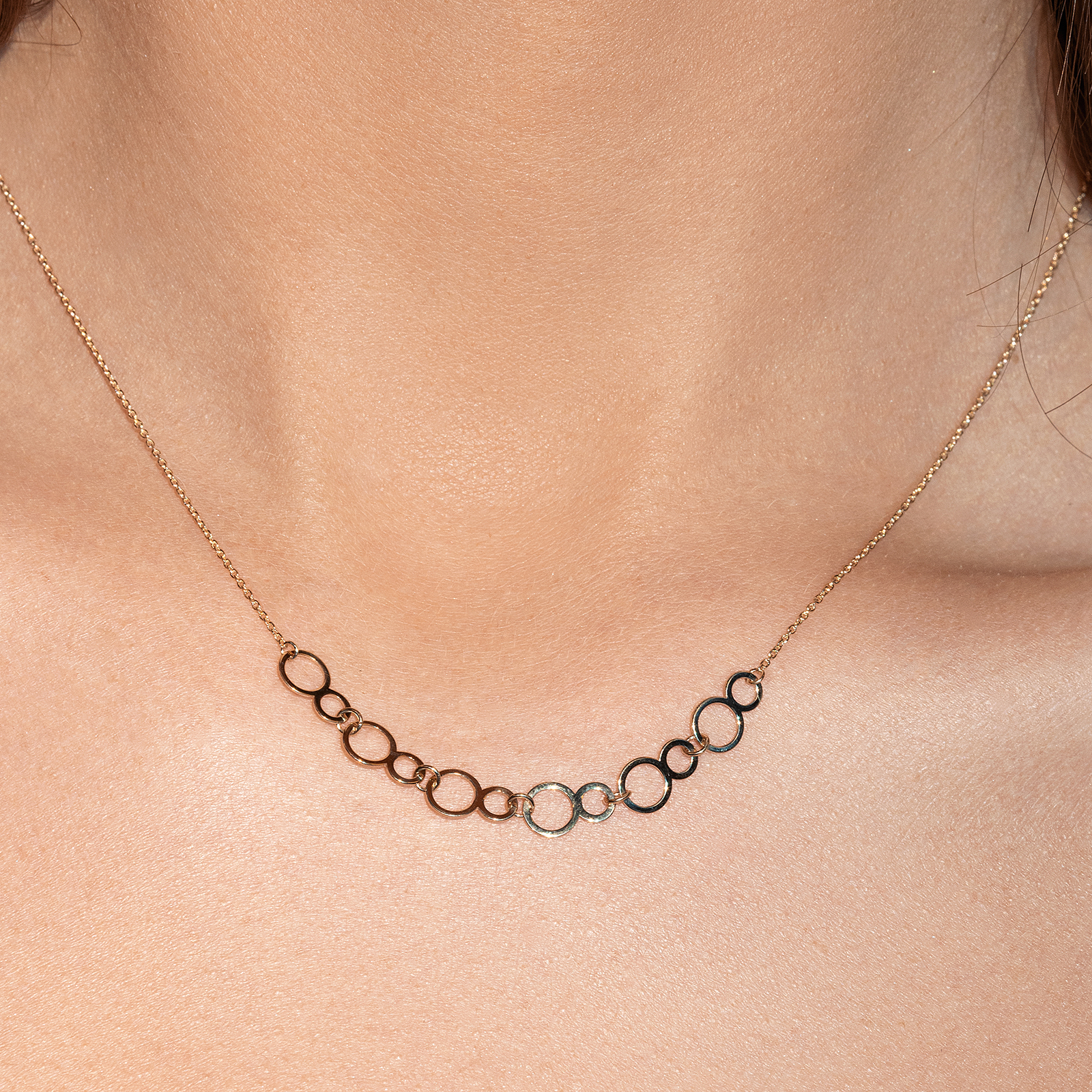 שרשרת זהב בשילוב פלטות עיגולים