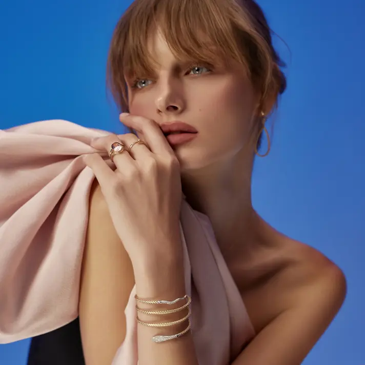 עגילי טיפה מזהב משובצים זרקונים נוצצים