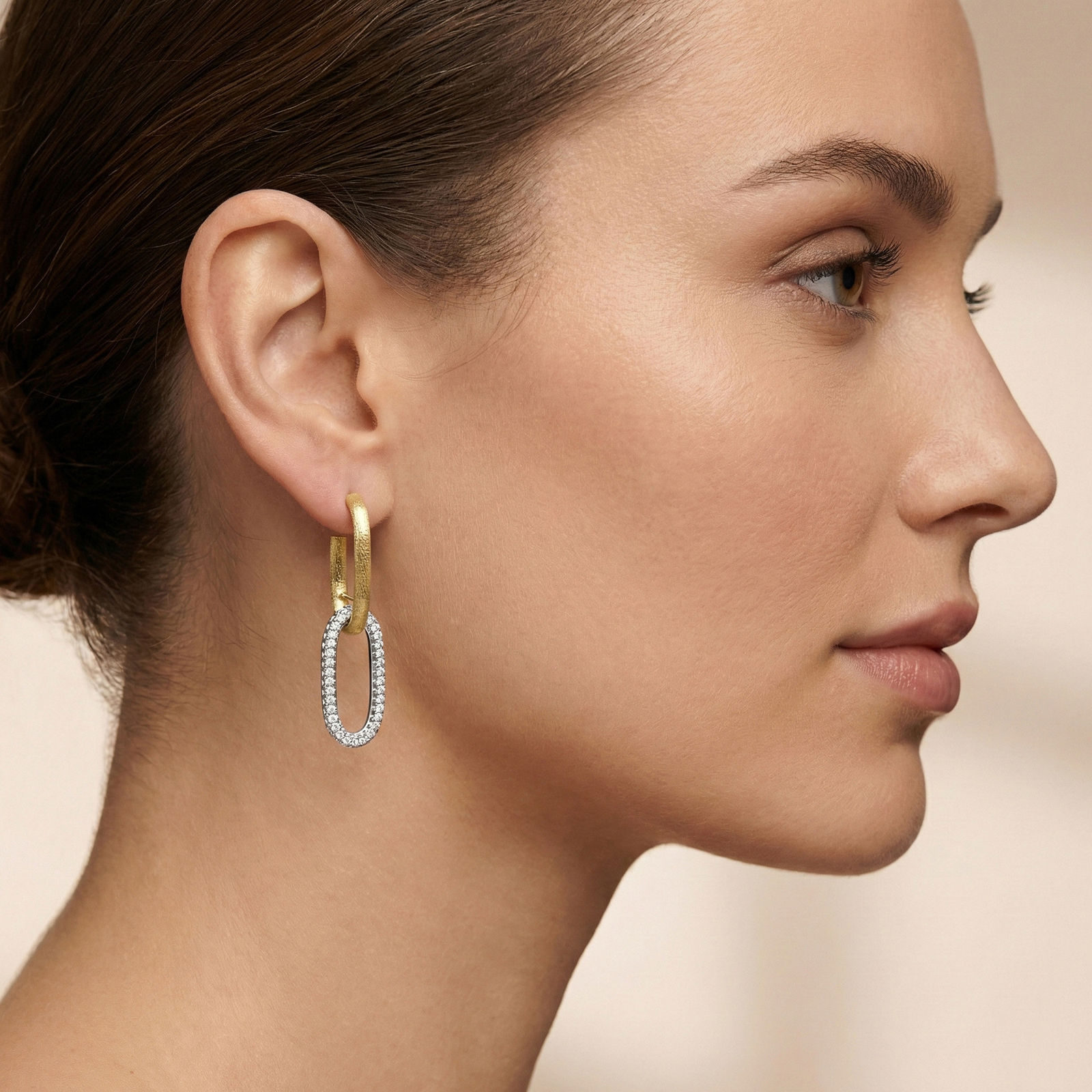 עגילי זהב 14K ארוכים בעיצוב חוליות מט ומשובצות זרקונים