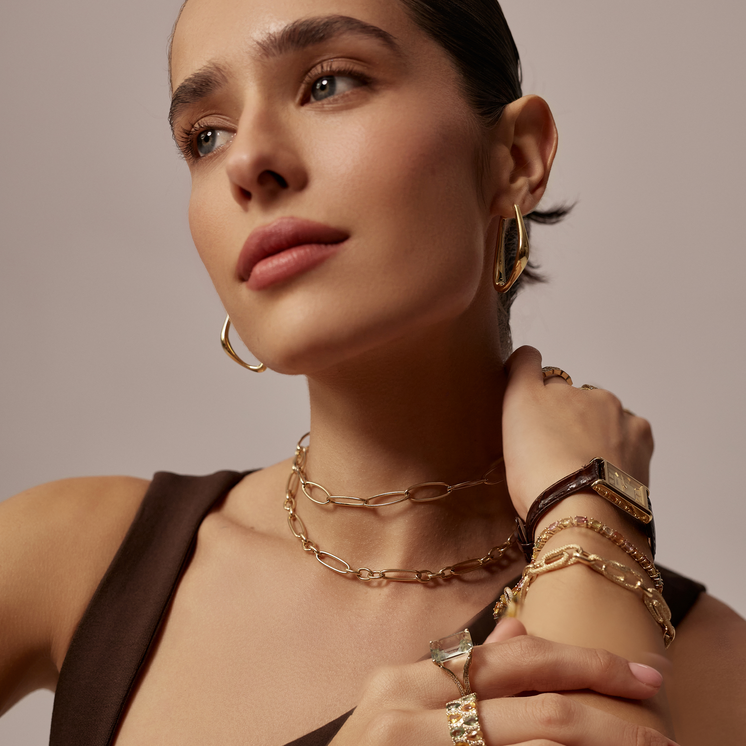 טבעת זהב 14K בשיבוץ אבני ספיר ויהלומים 
