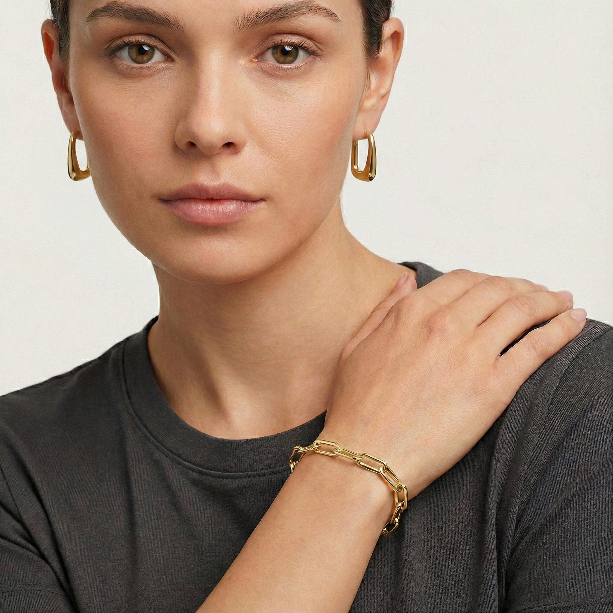 עגילי קלרה- חישוקים מרובעים מזהב 14K