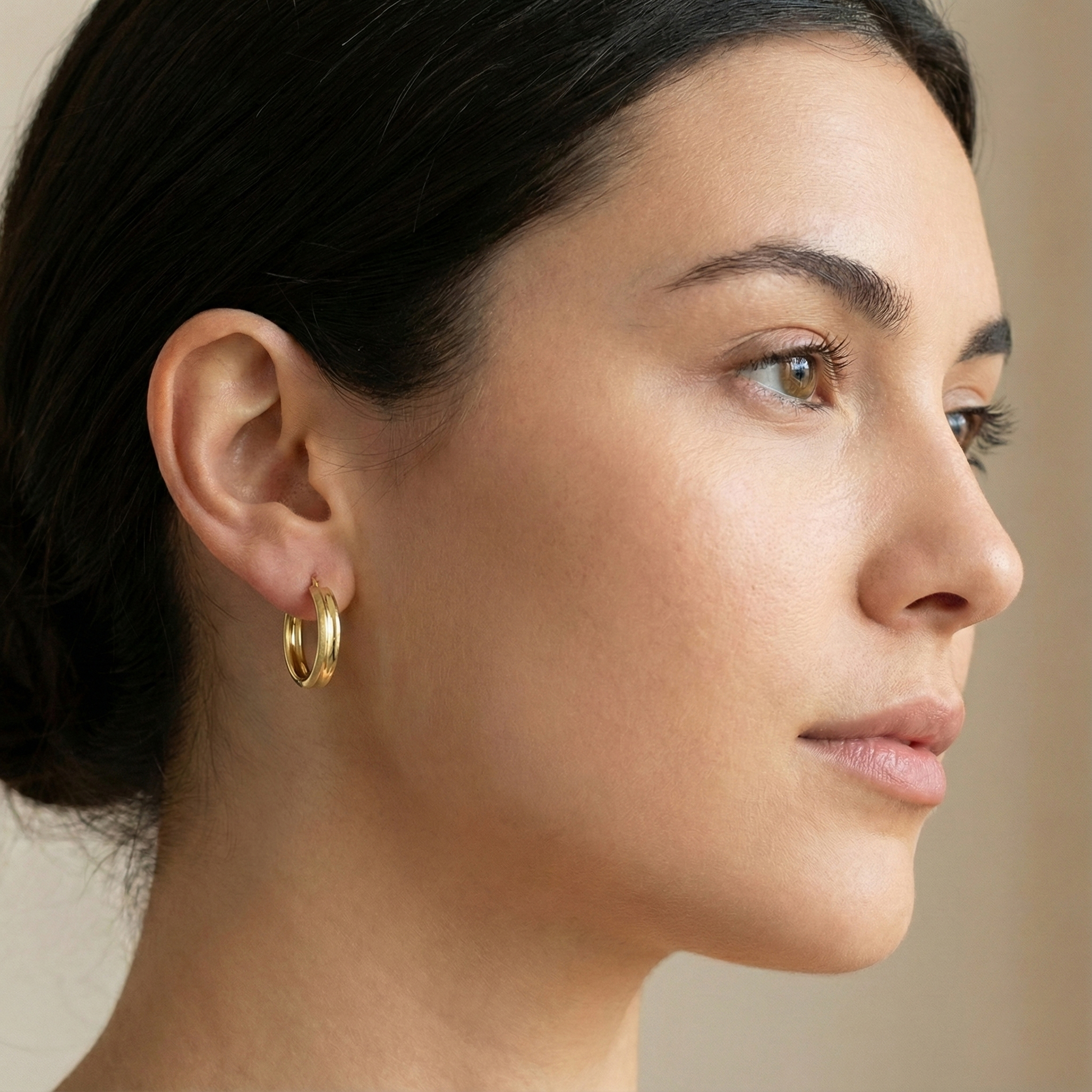 עגילי חישוק מזהב 14K בגימור מט ומבריק