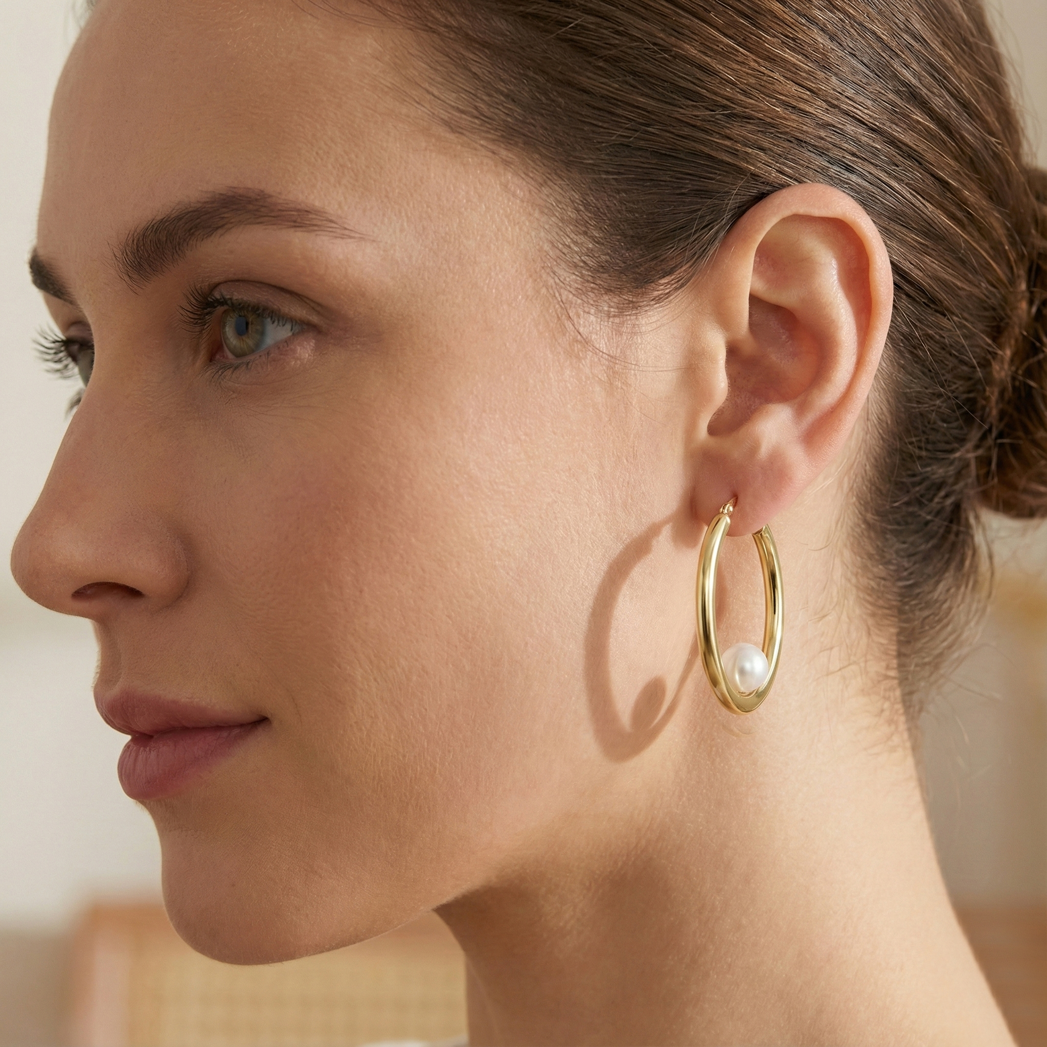 עגילי חישוק מזהב 14K עם פנינה