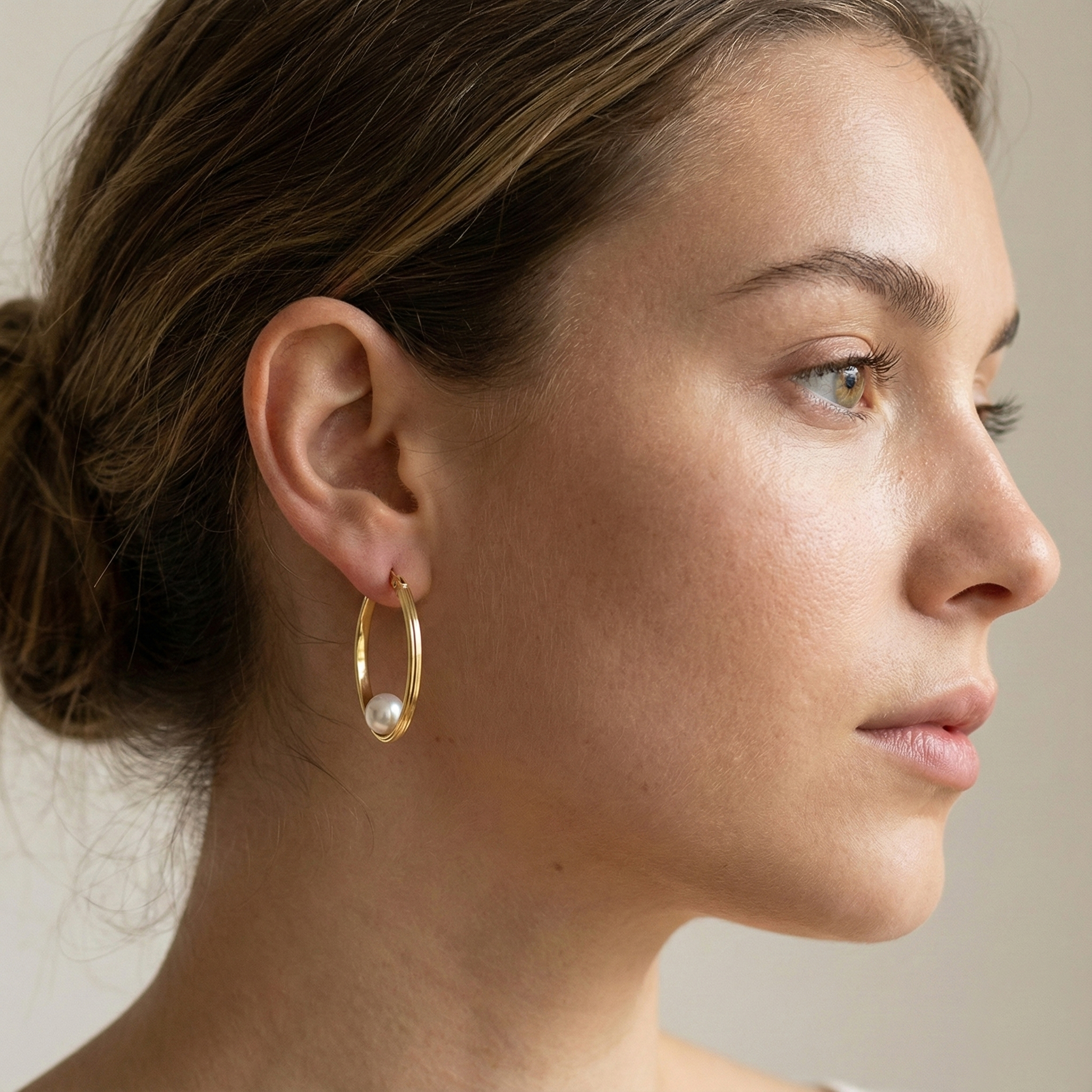 עגילי חישוק אובליים בשילוב פנינה