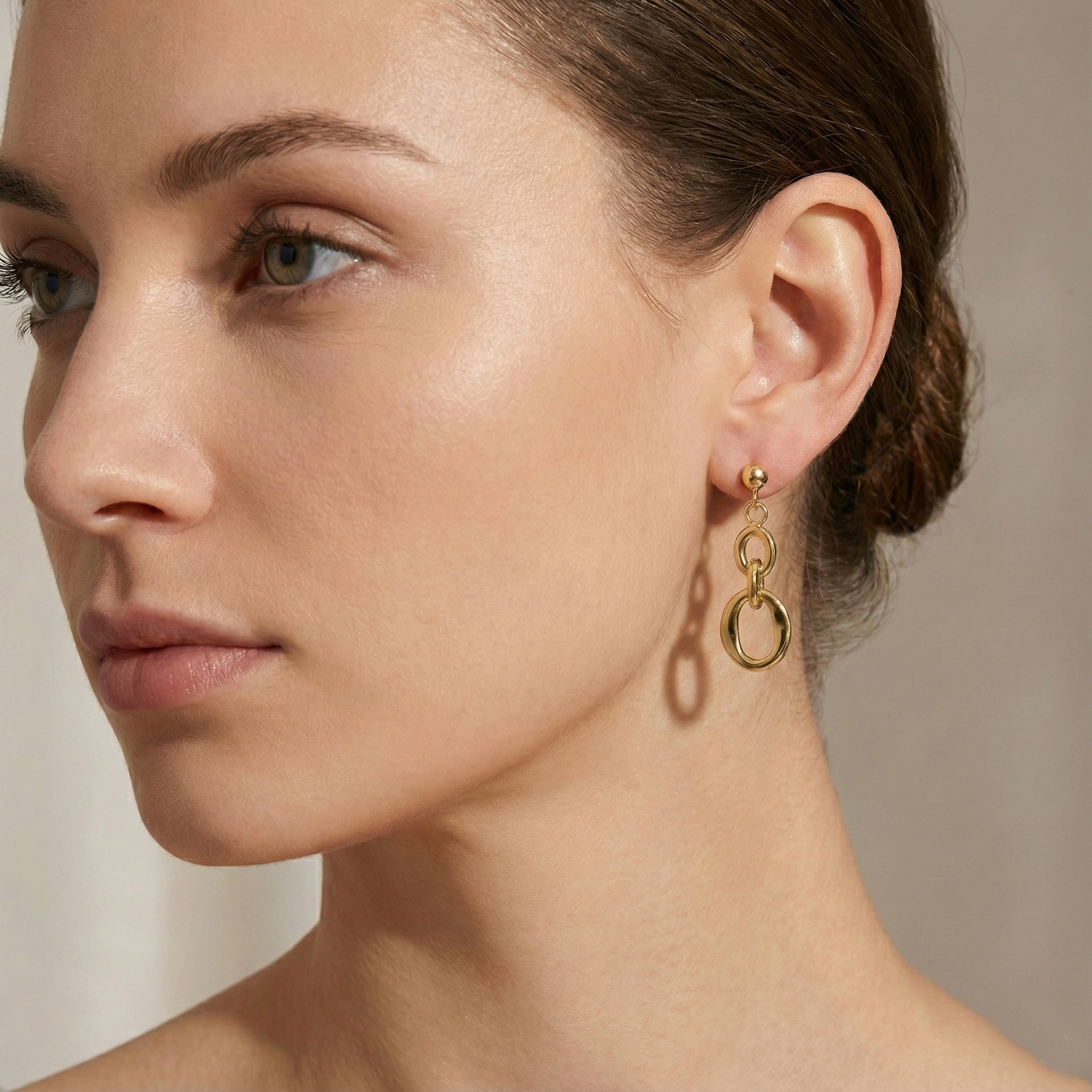 עגילי זהב מודרניים בשילוב חוליות