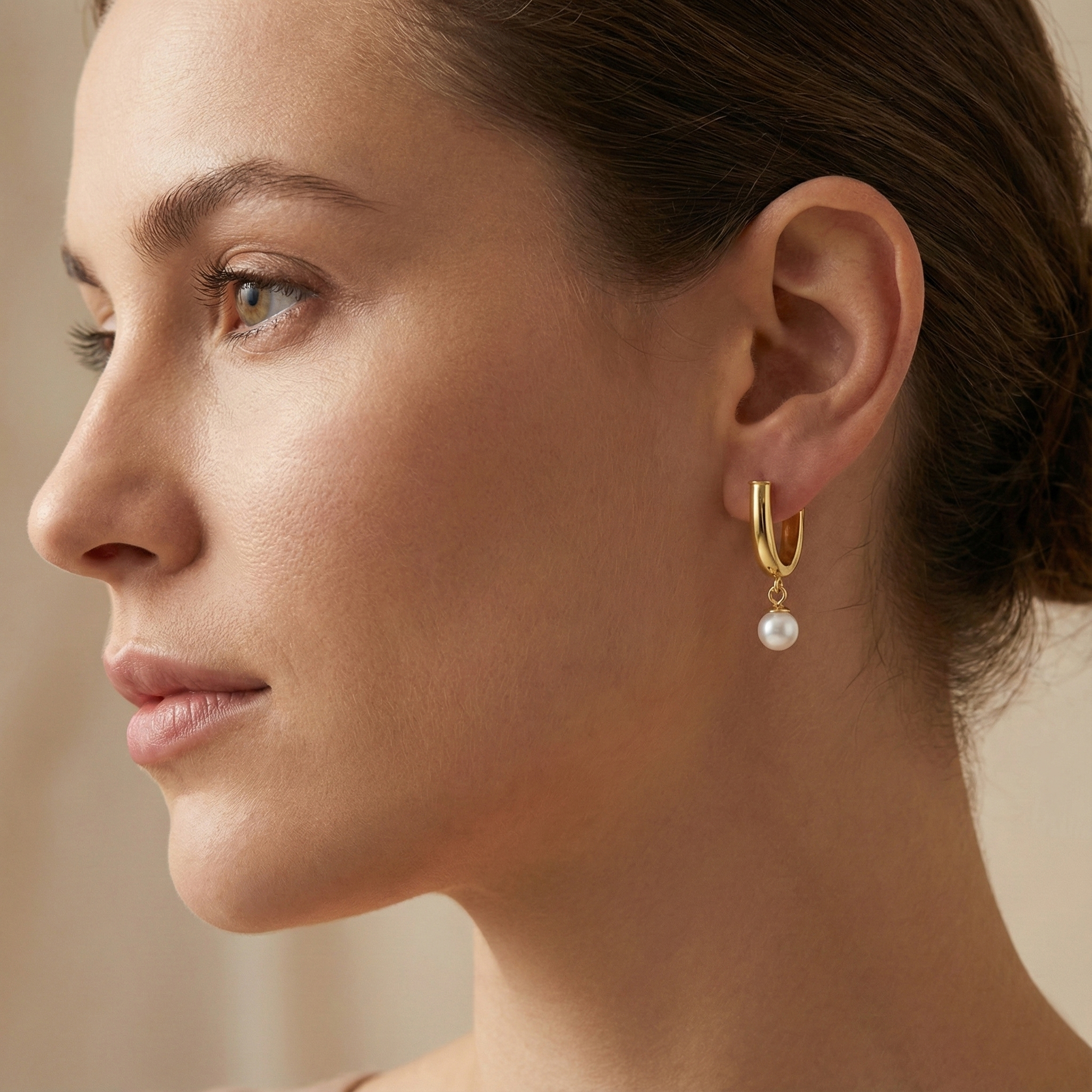 עגילי חצי חישוק מודרניים בשילוב פנינה