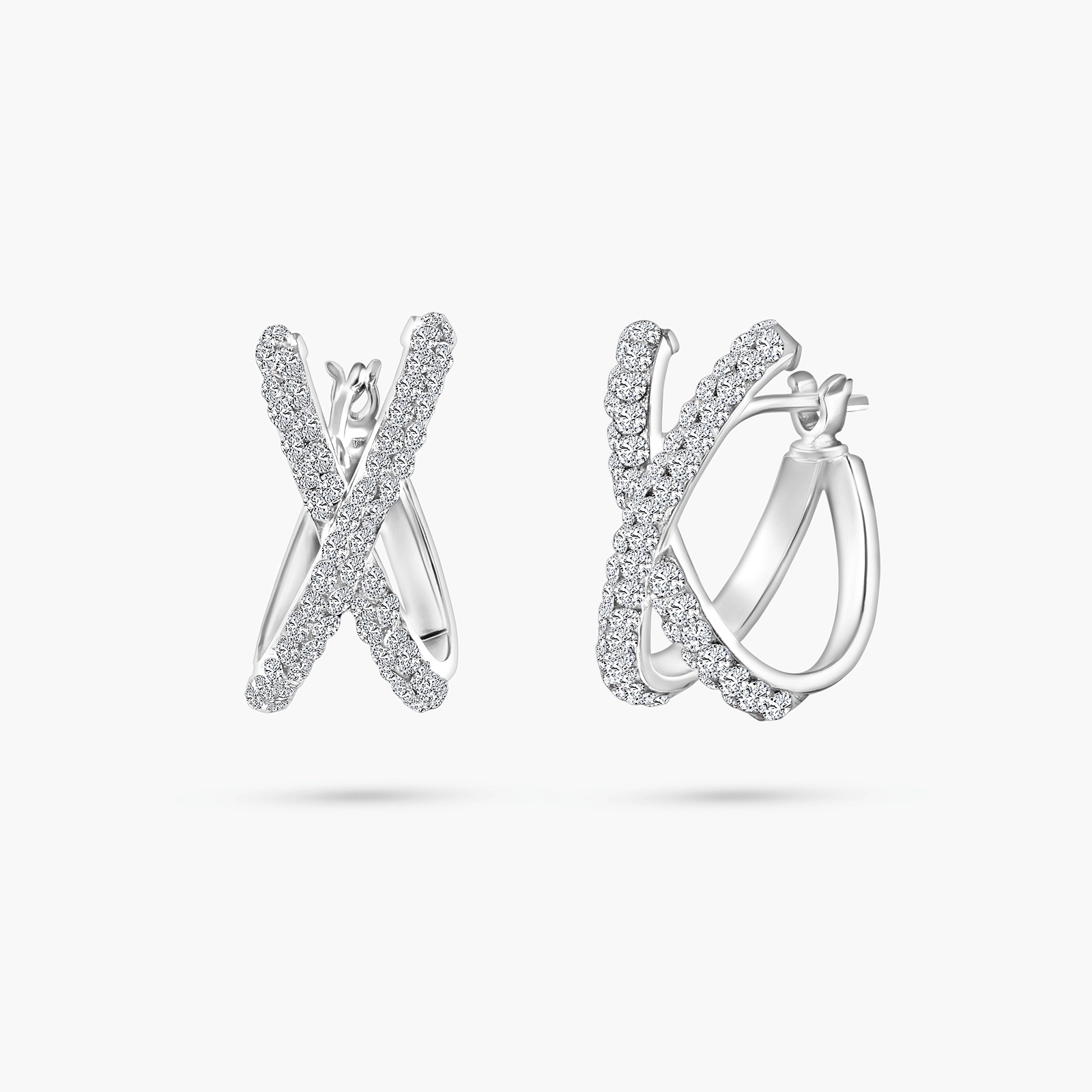 עגילי זהב בעיצוב איקס מודרני ובשיבוץ אבני סברובסקי נוצצות